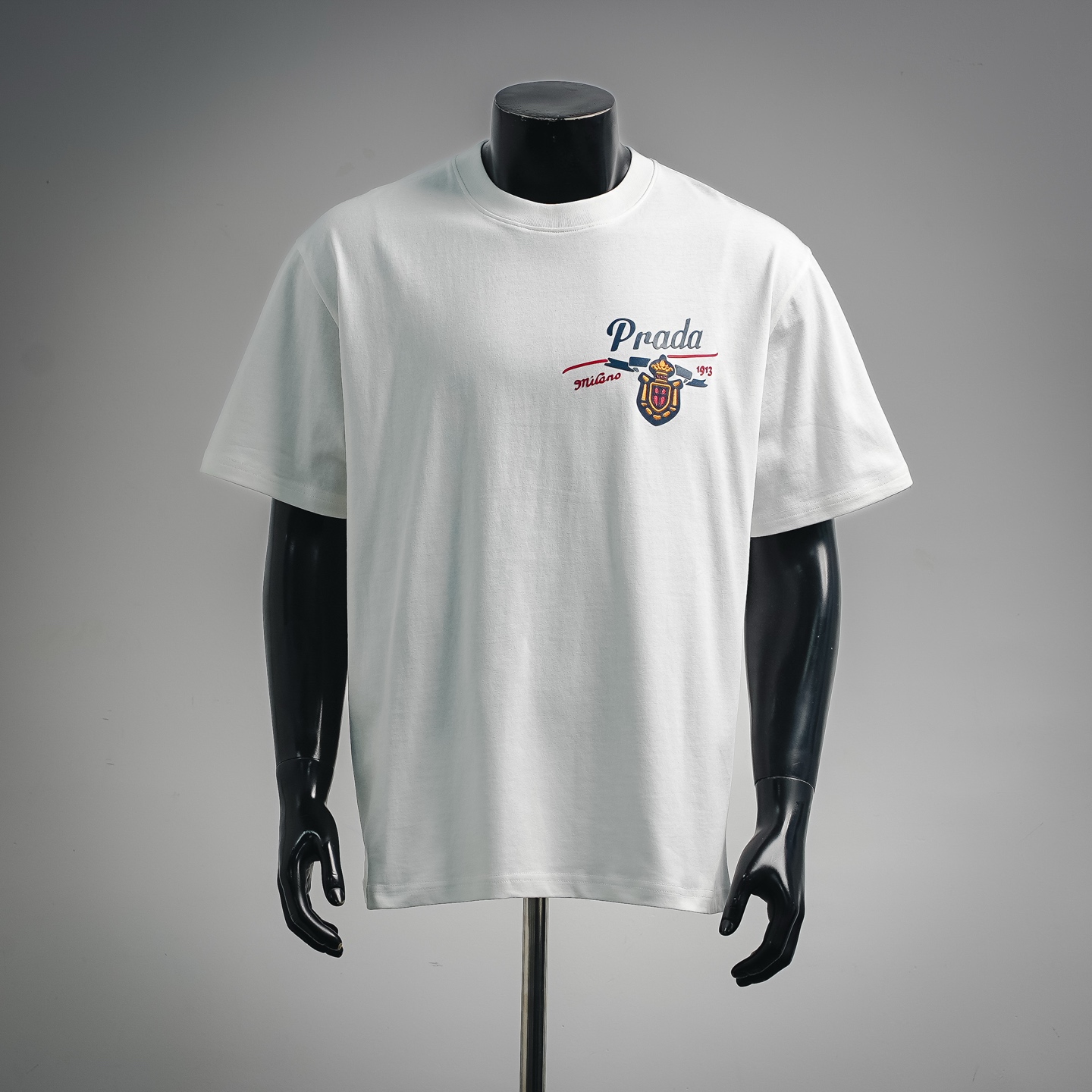 Pra letter embroidered t-shirts