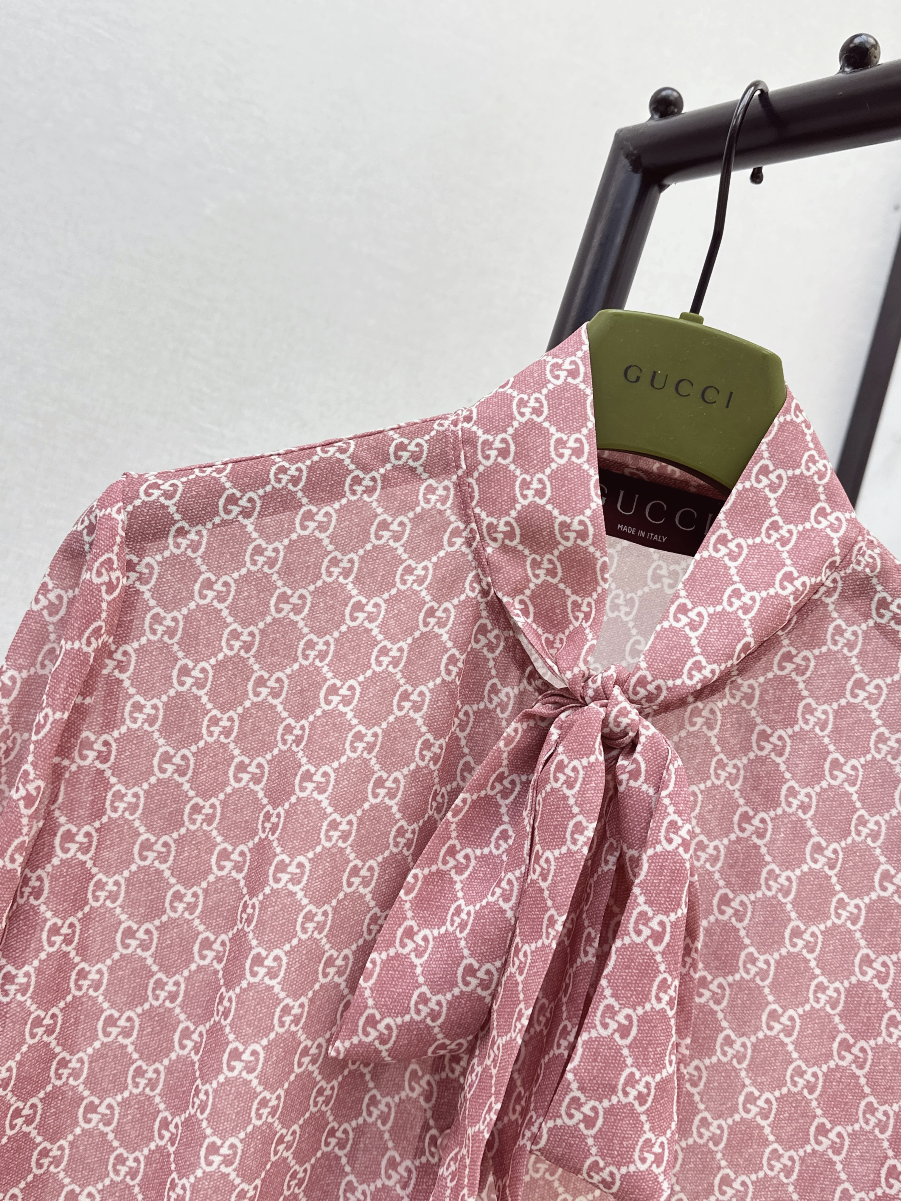 Guc 26ss print ribbon shirt
