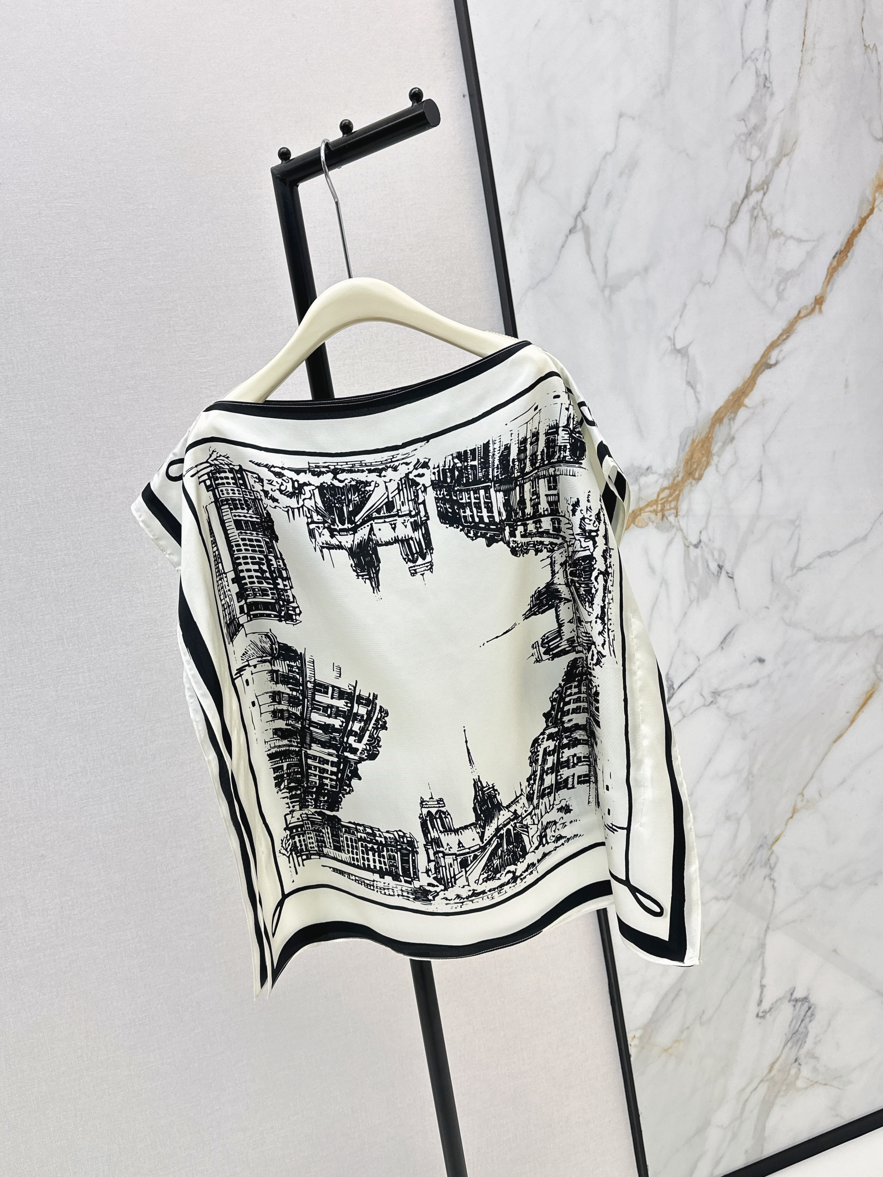Her 26ss print scraf top