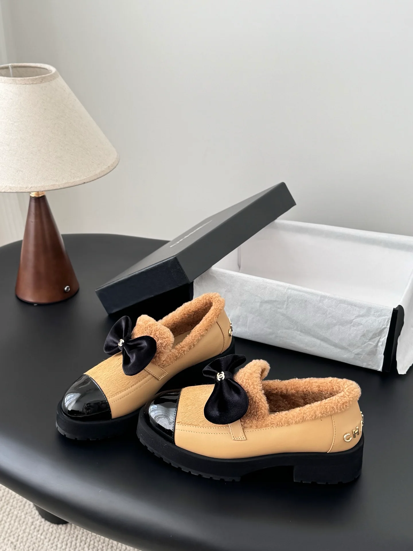 Chan 25fw lined flats