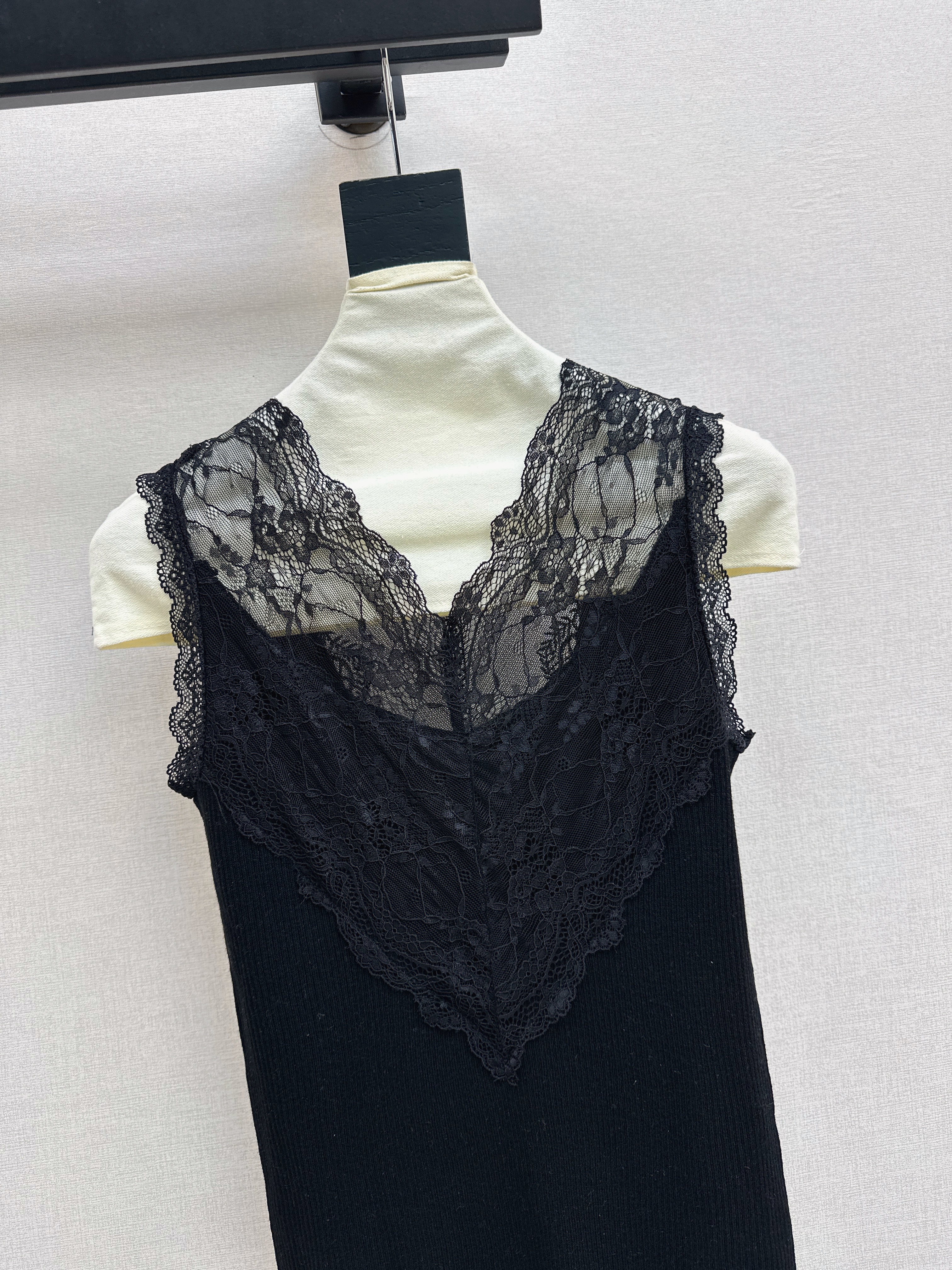 ES 26ss lace contract vest