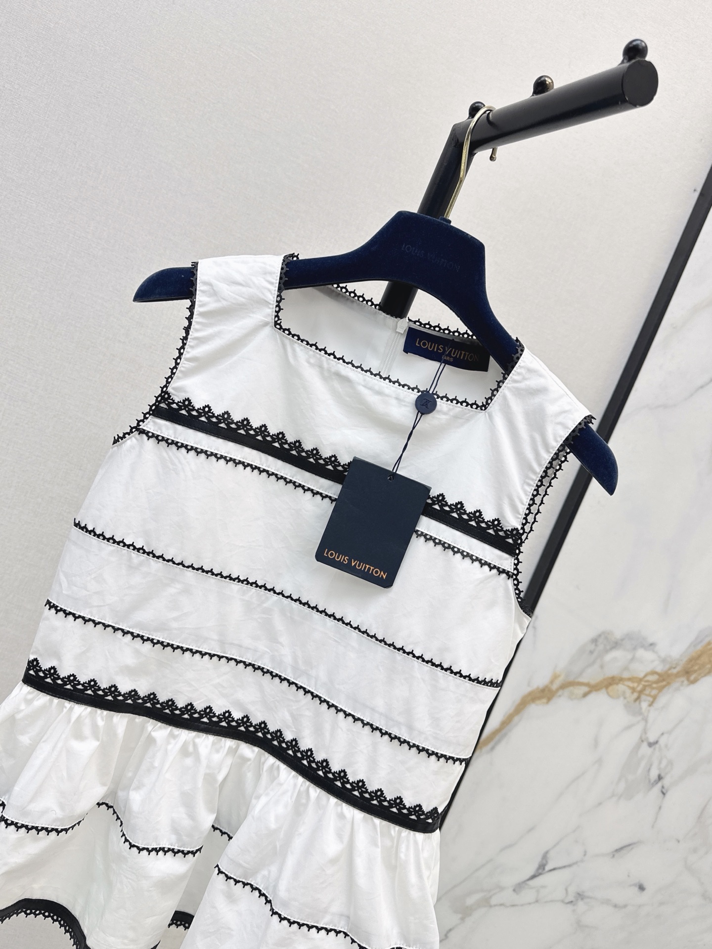 Loui 26ss lace trim vest