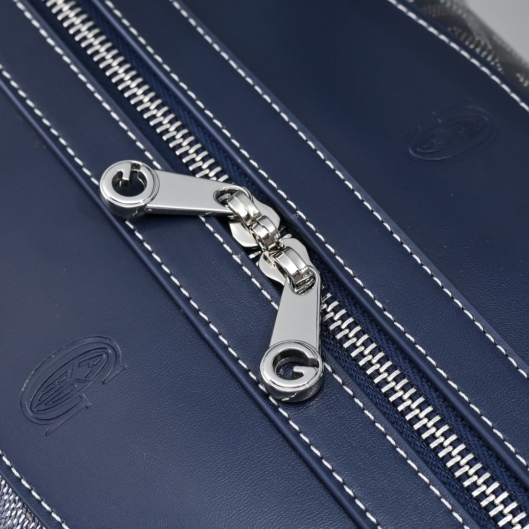 Goya travel bag