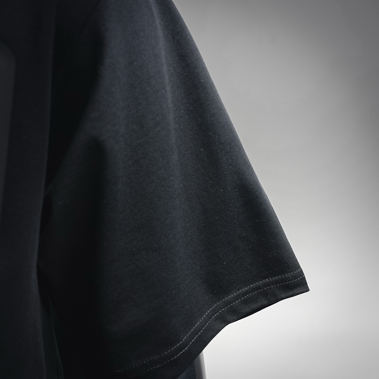 Loe pocket zip t-shirt
