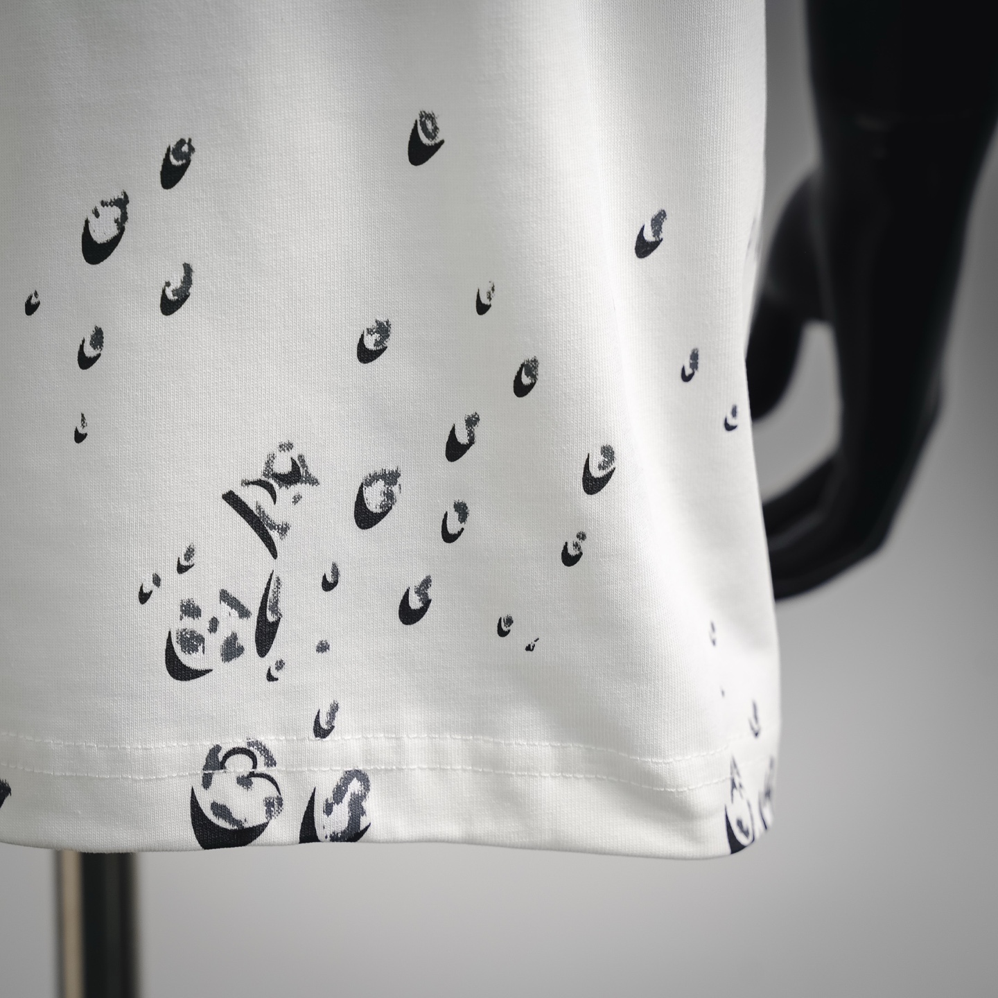 Louis paint splash logo t-shirt