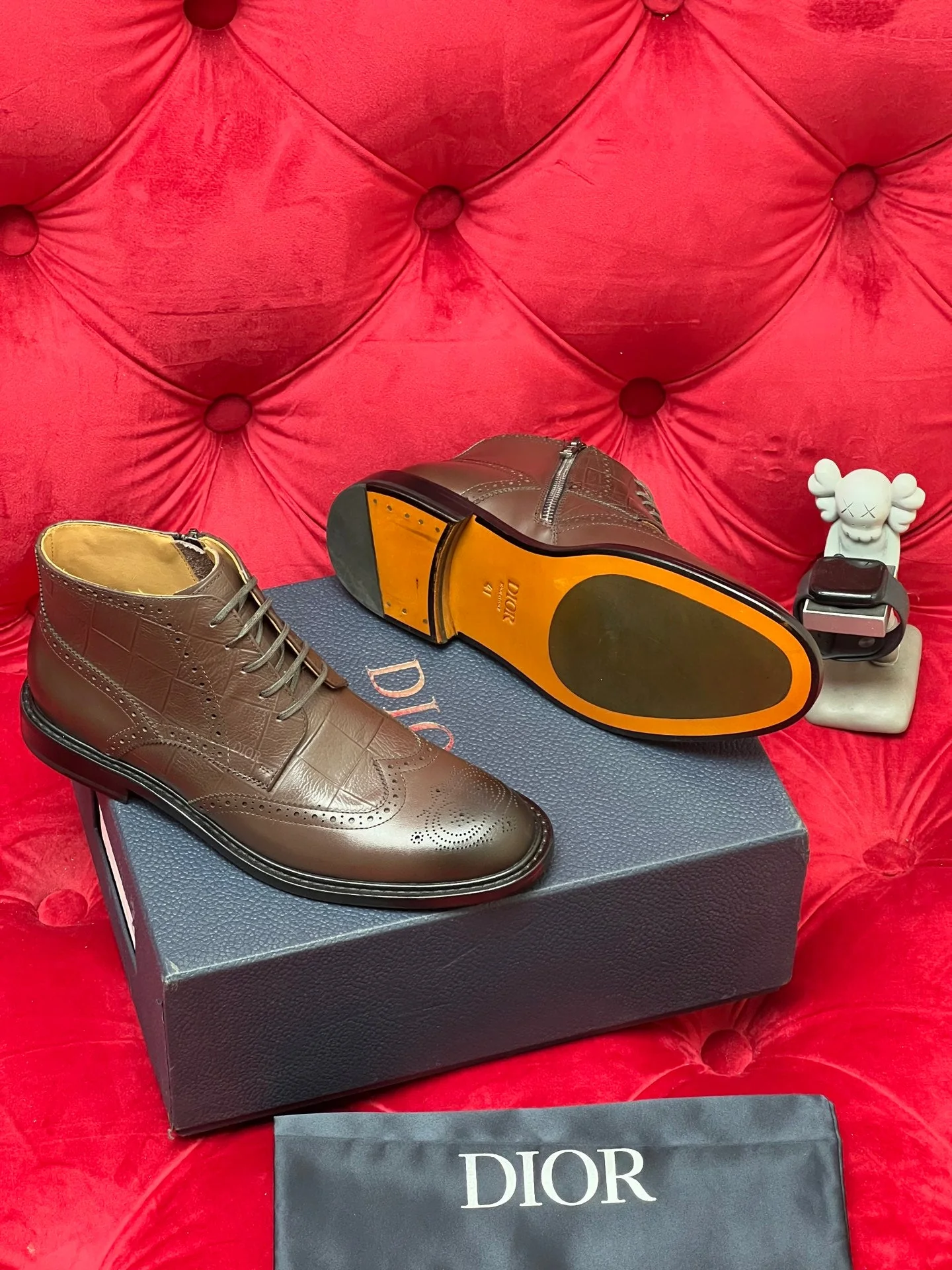 CD leather shoes