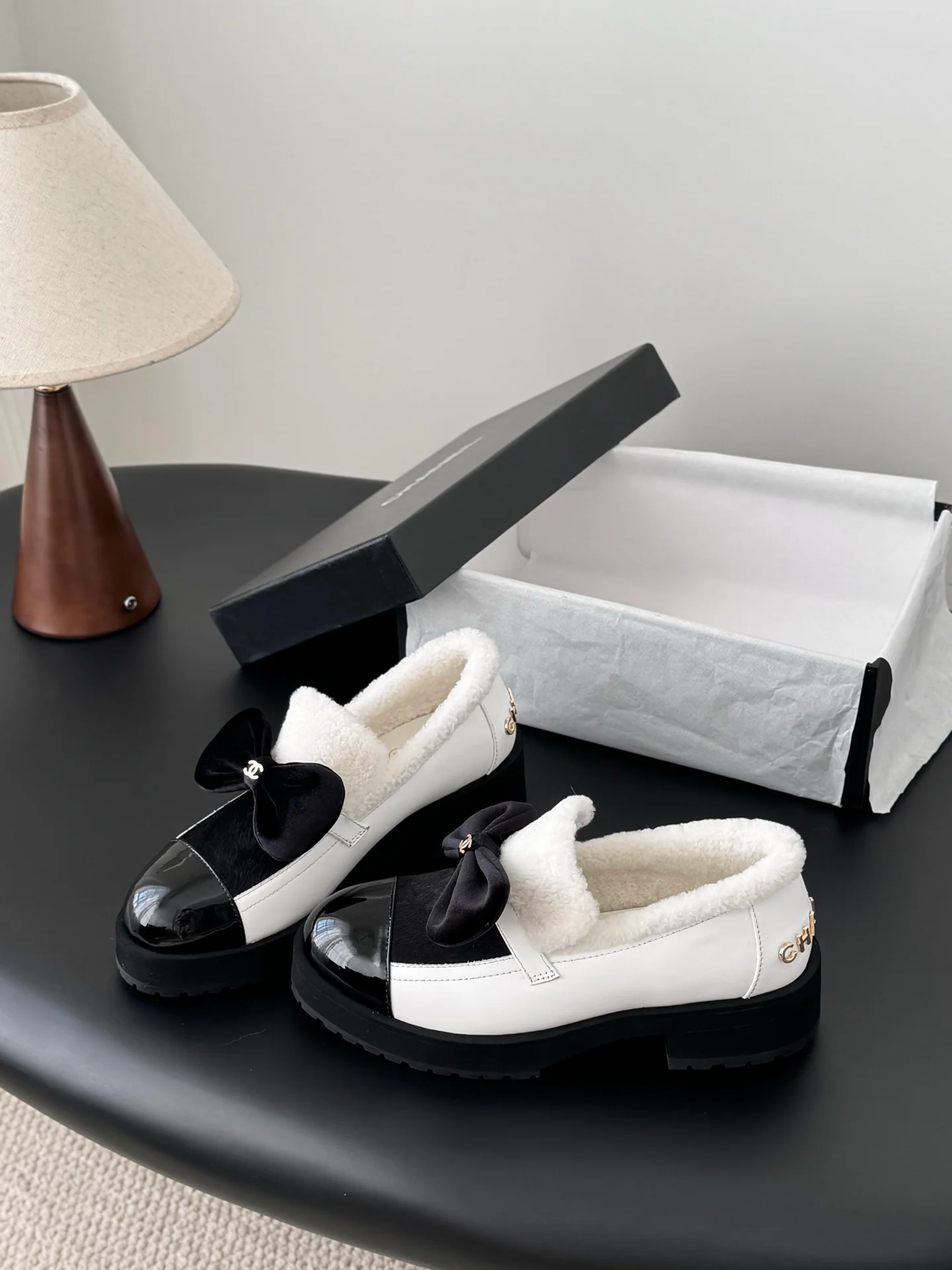 Chan 25fw lined flats