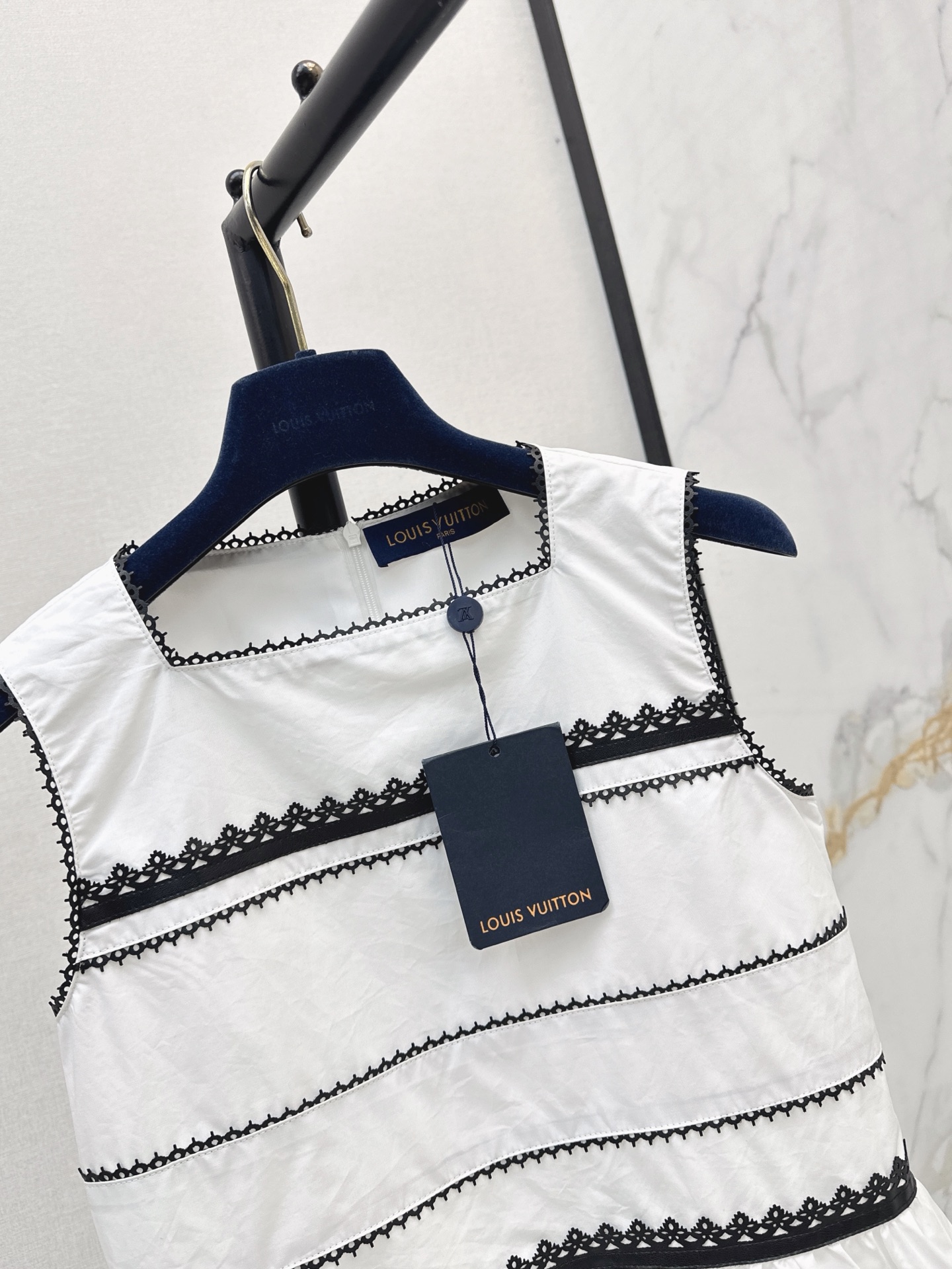 Loui 26ss lace trim vest