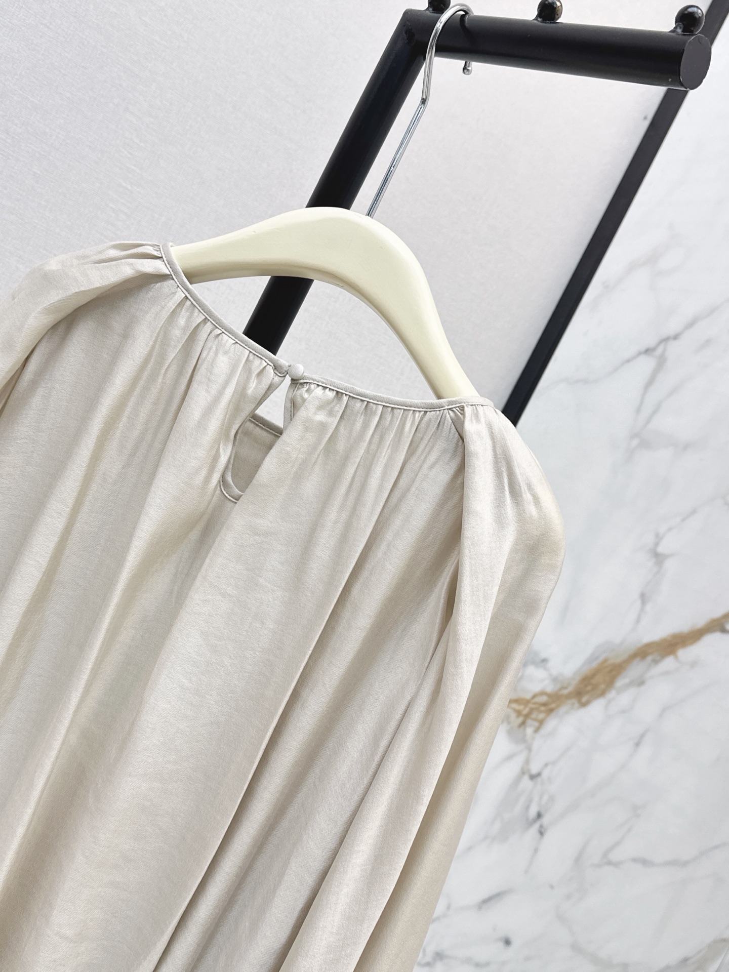 Chol 26ss cape sleeve top