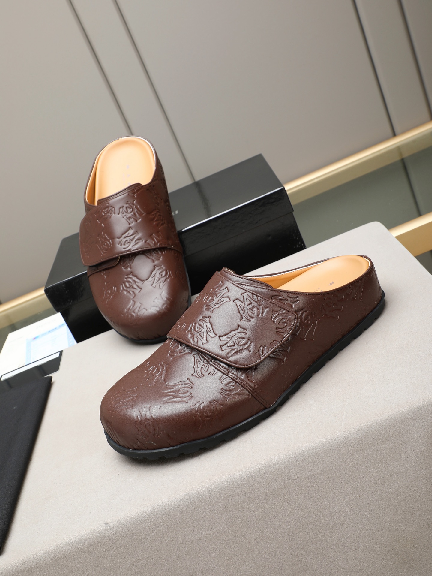 Ami embossed mules