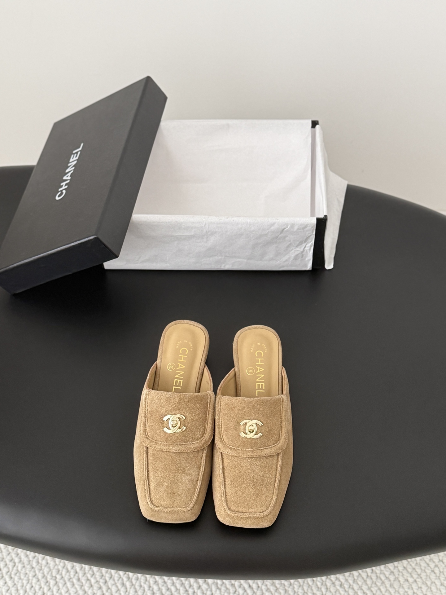 Chan 26C suede mules