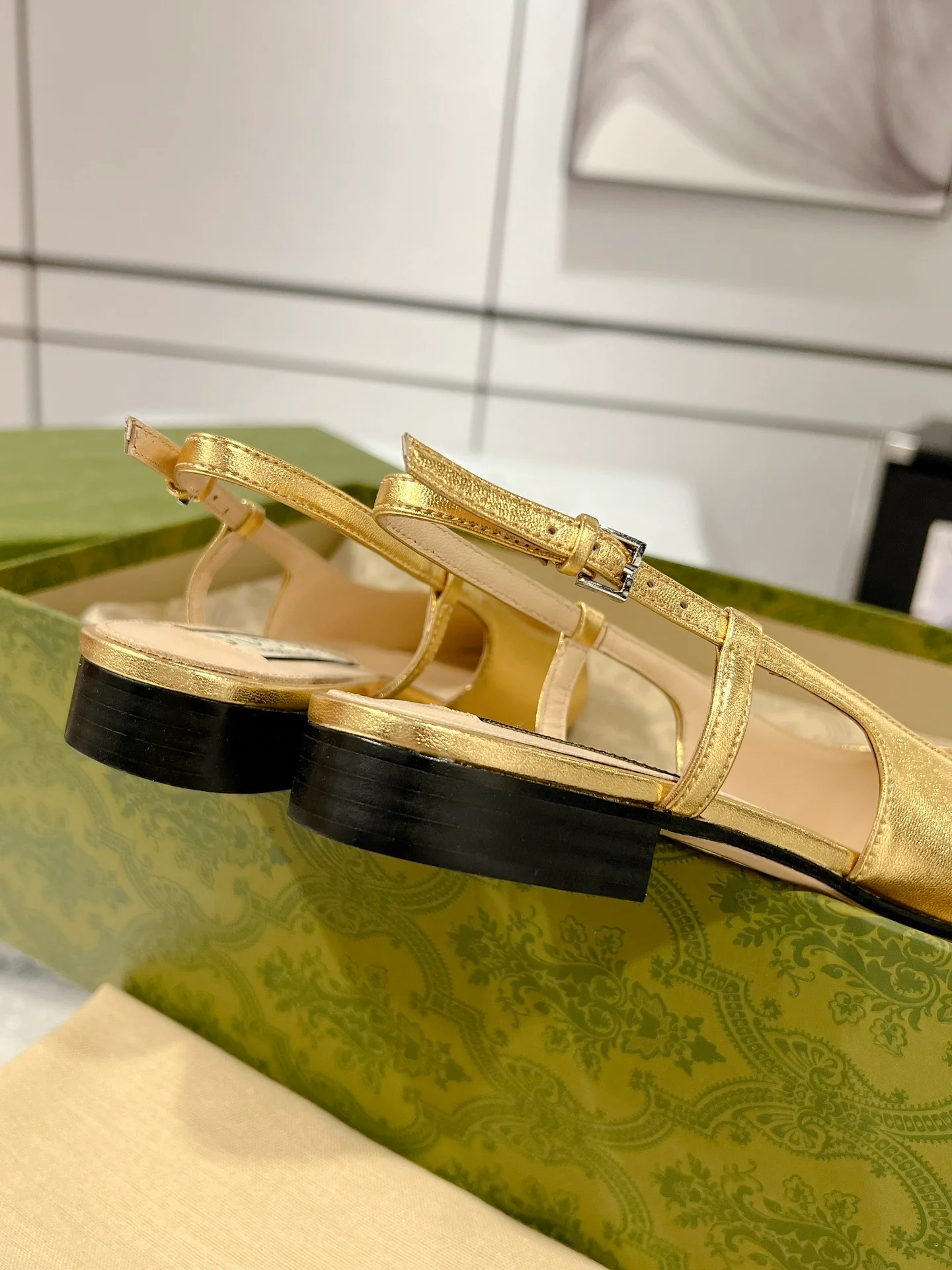 Gucc 25fw slingback flats with crystal diamond bling sandals