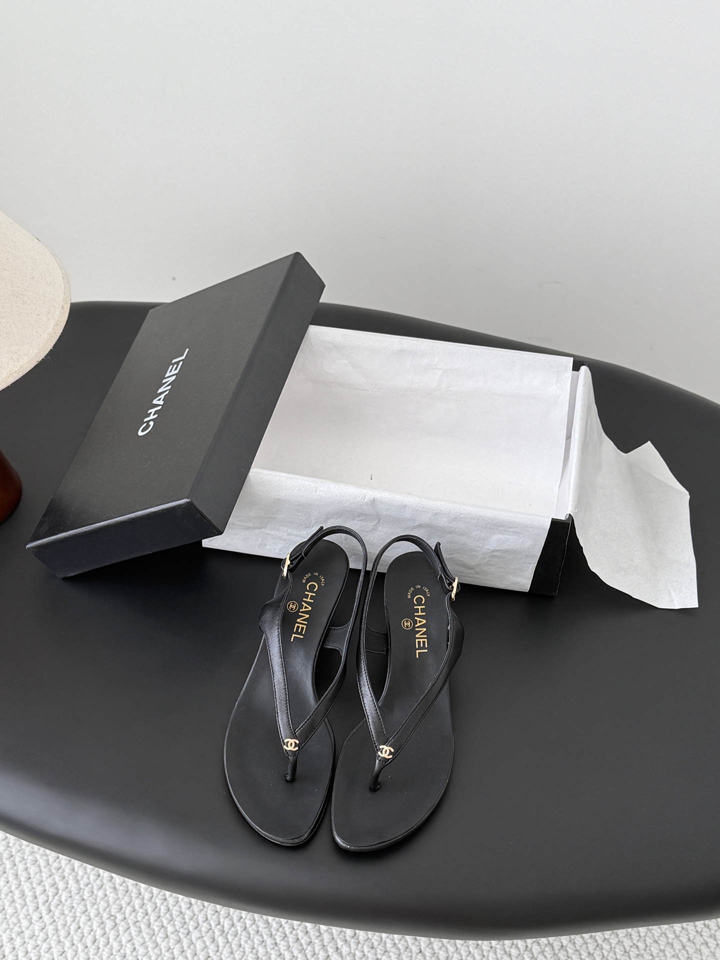 Chan 26C flip-flops sandals