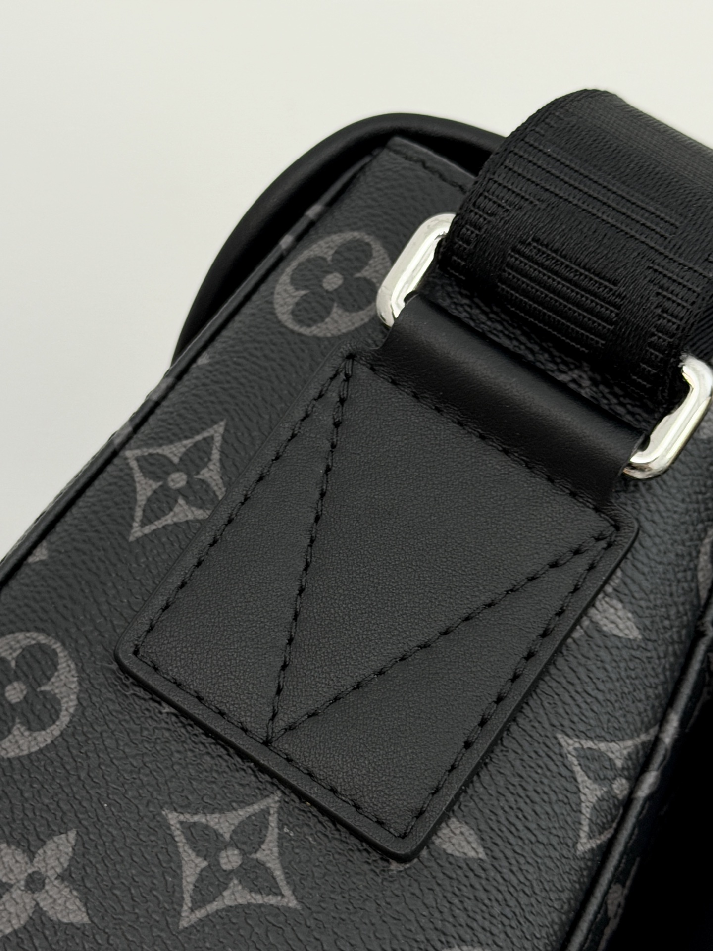 Louis messenger bag