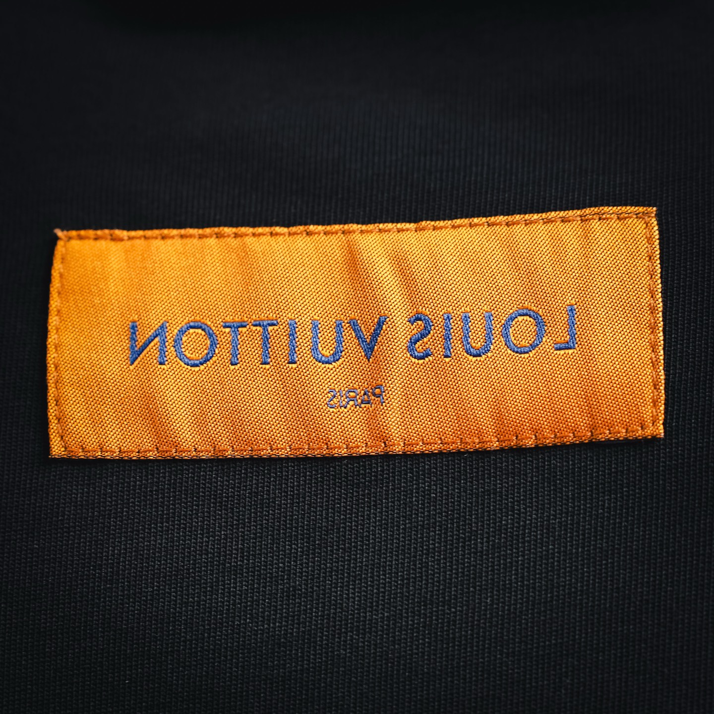 Louis letther badge embroidered t-shirt