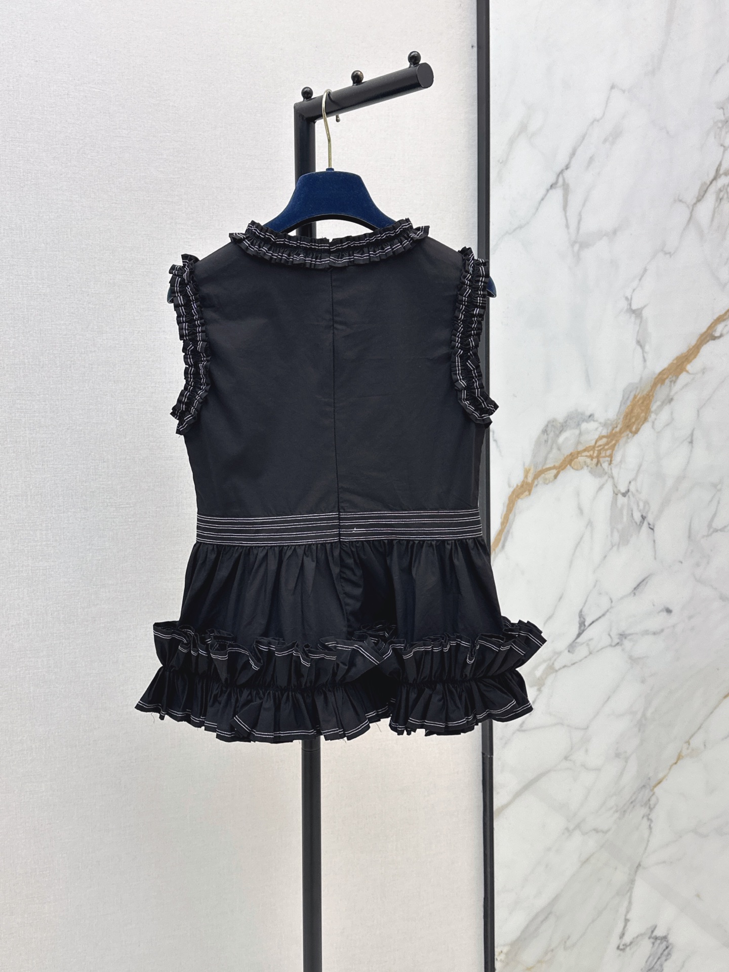 Loui 26ss ruffle sleeveless top