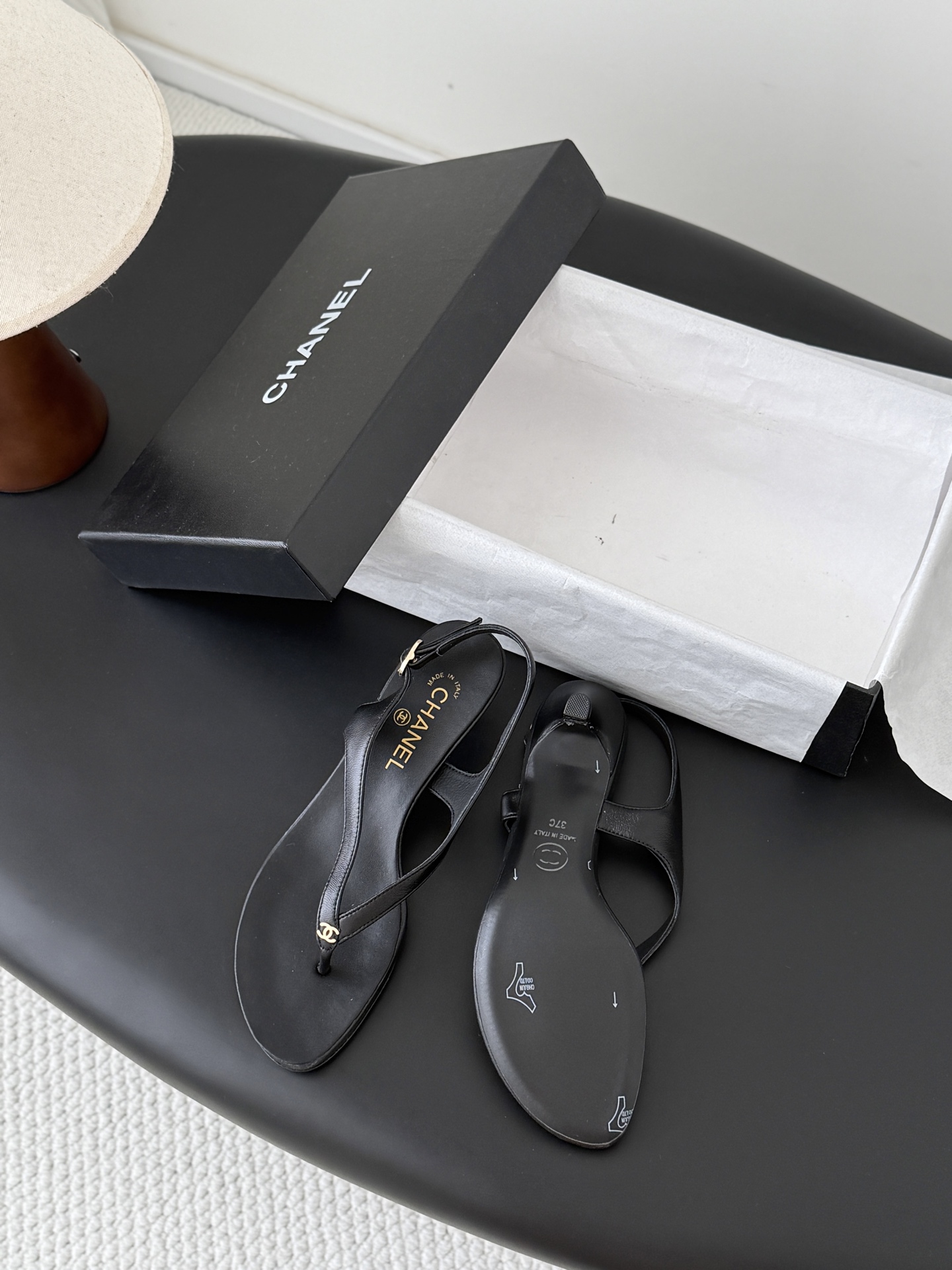 Chan 26C flip-flops sandals