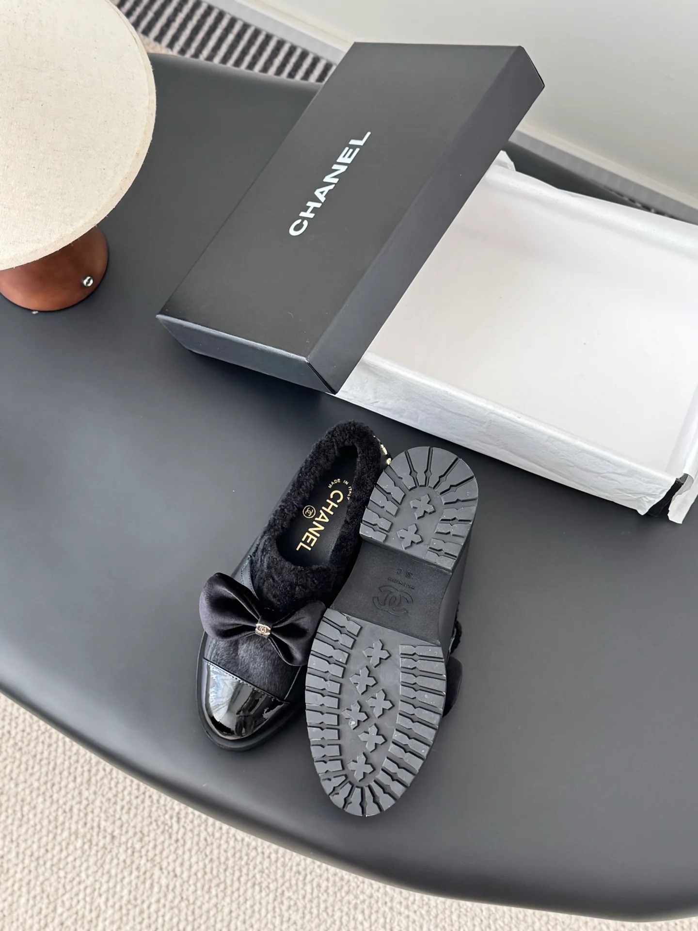 Chan 25fw lined flats