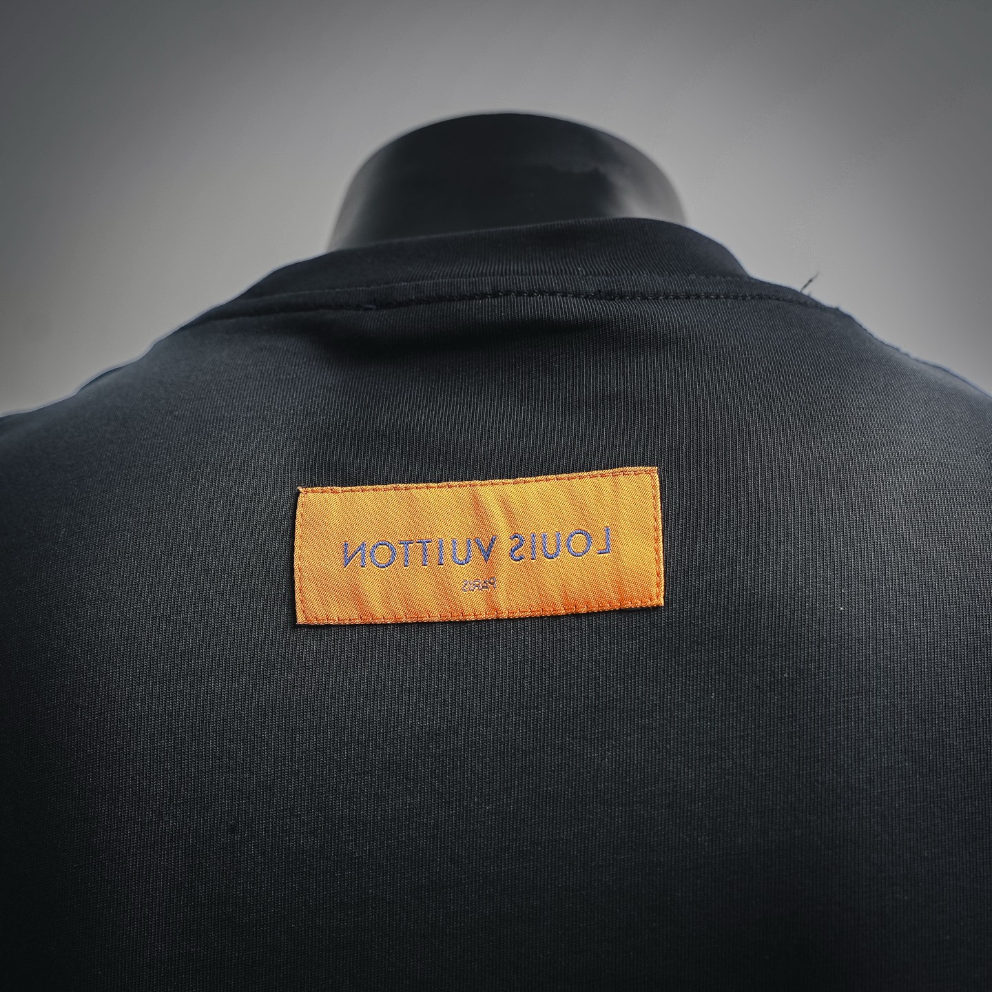 Louis letther badge embroidered t-shirt