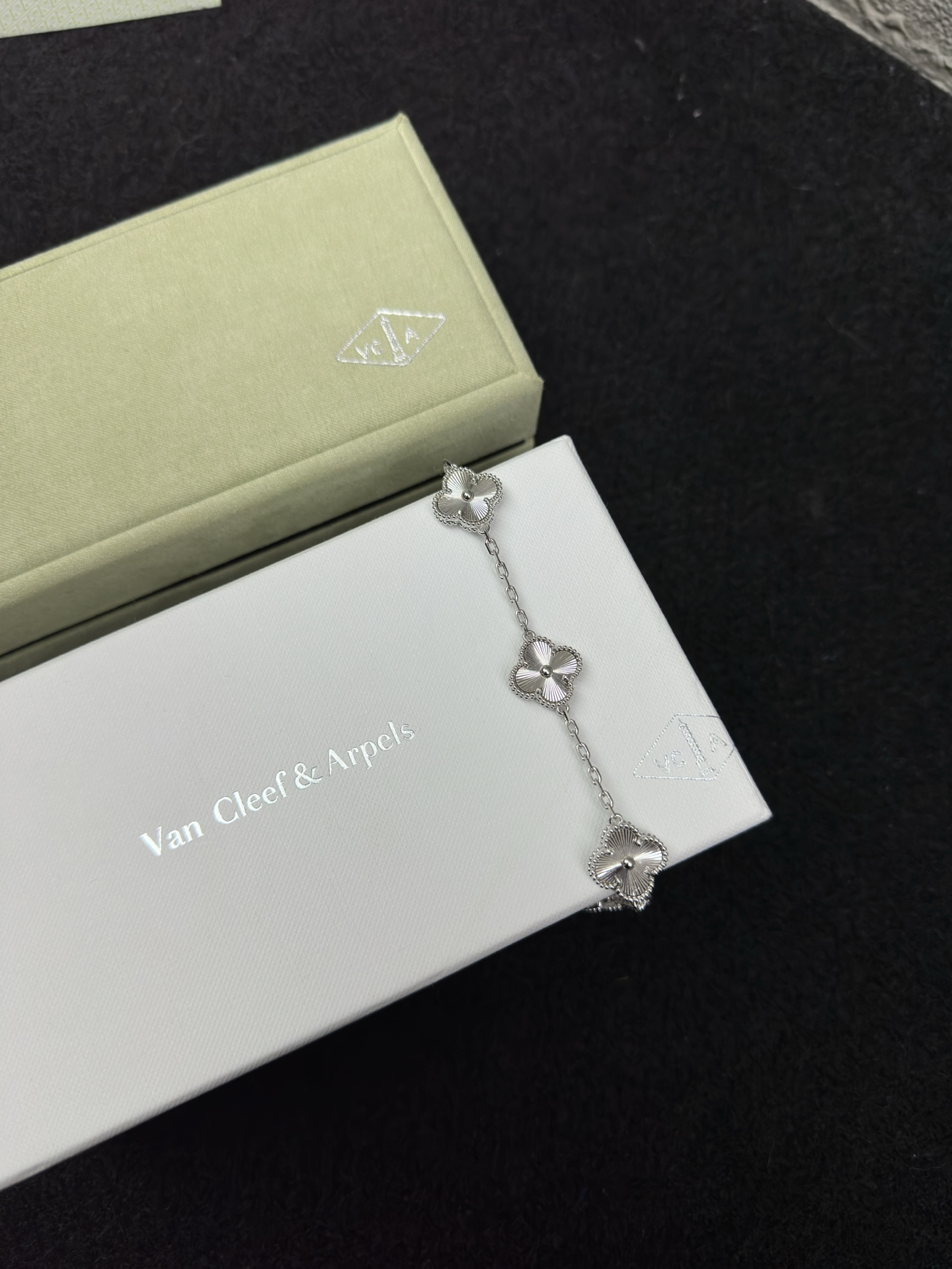 Van bracelet