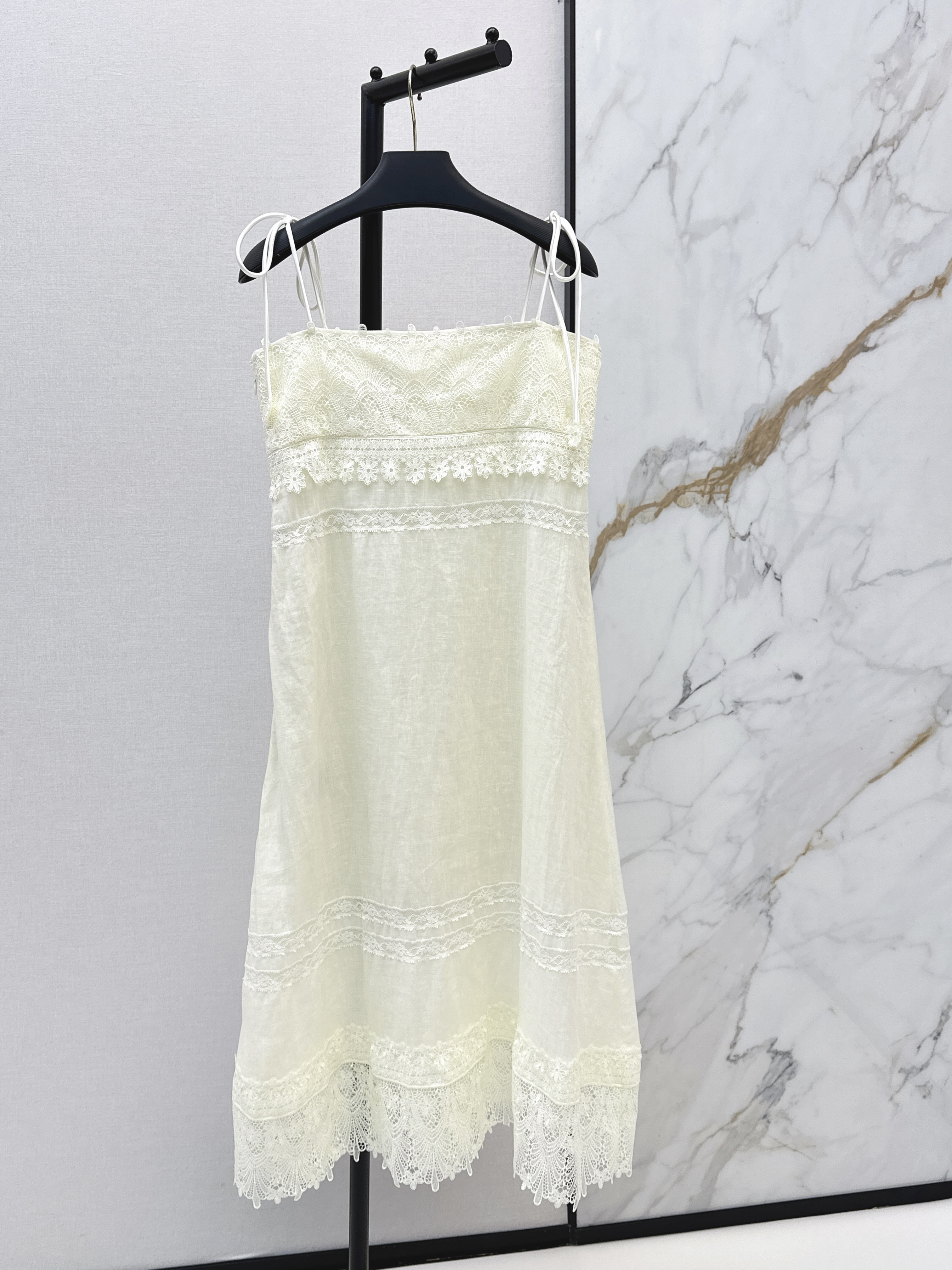 Valen 26ss lace panel slip dress