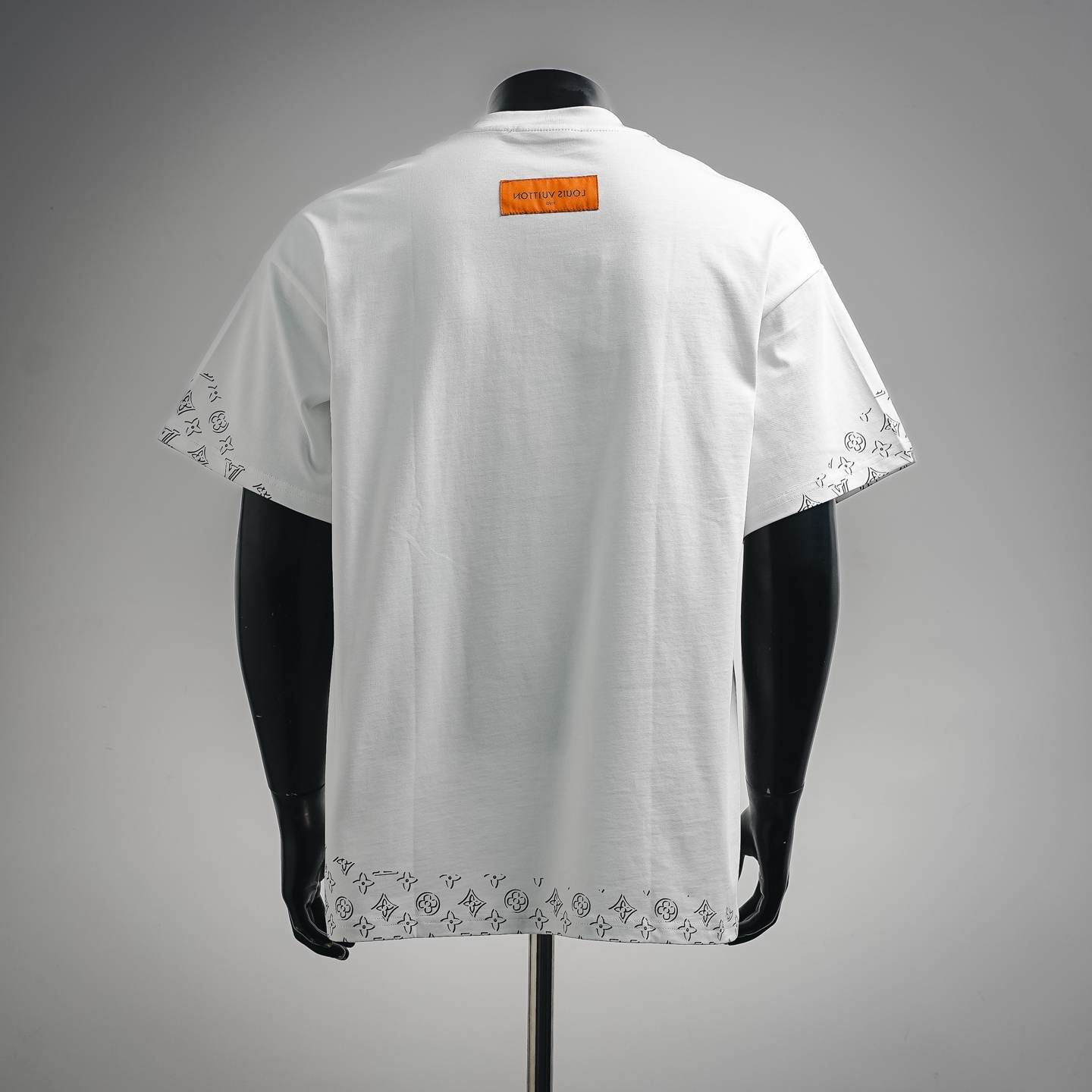 Louis letther badge embroidered t-shirt