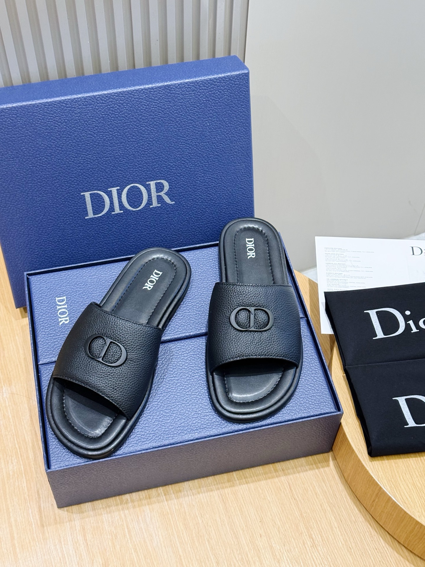 CD slippers