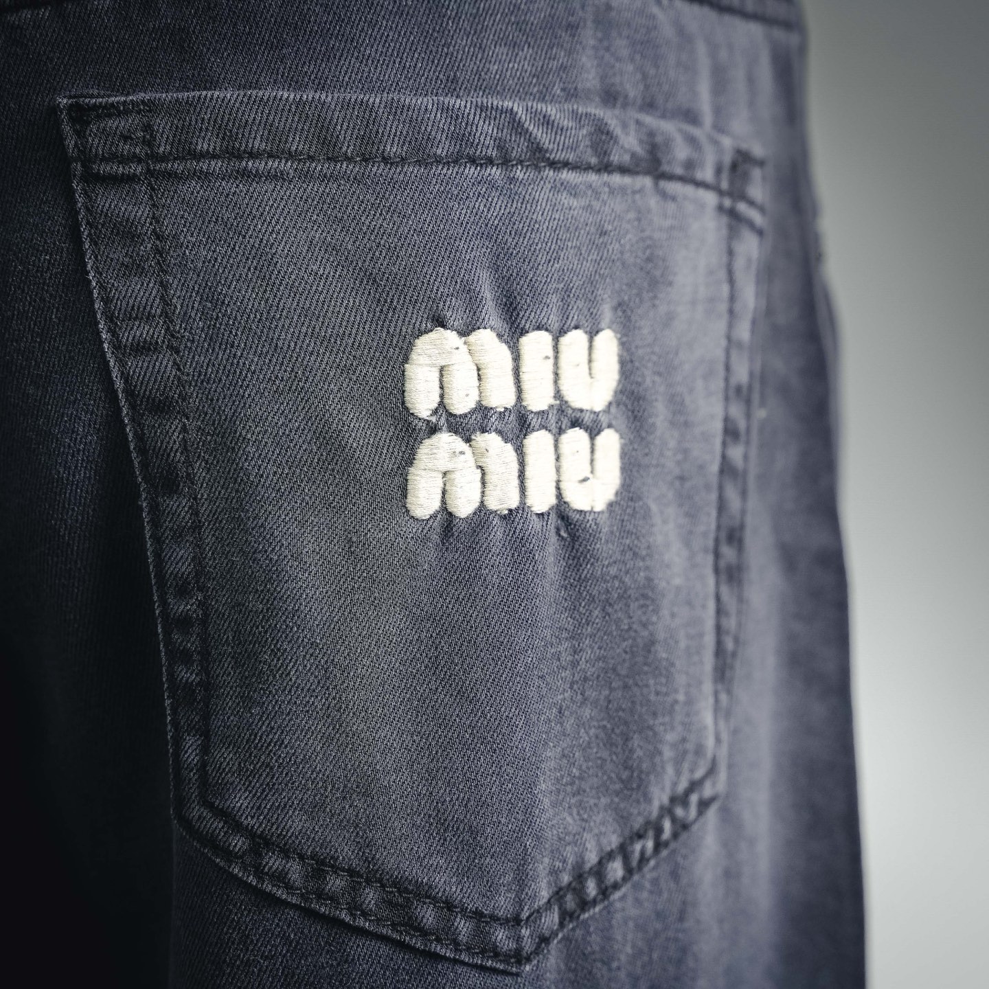 Miu embroidered jenas