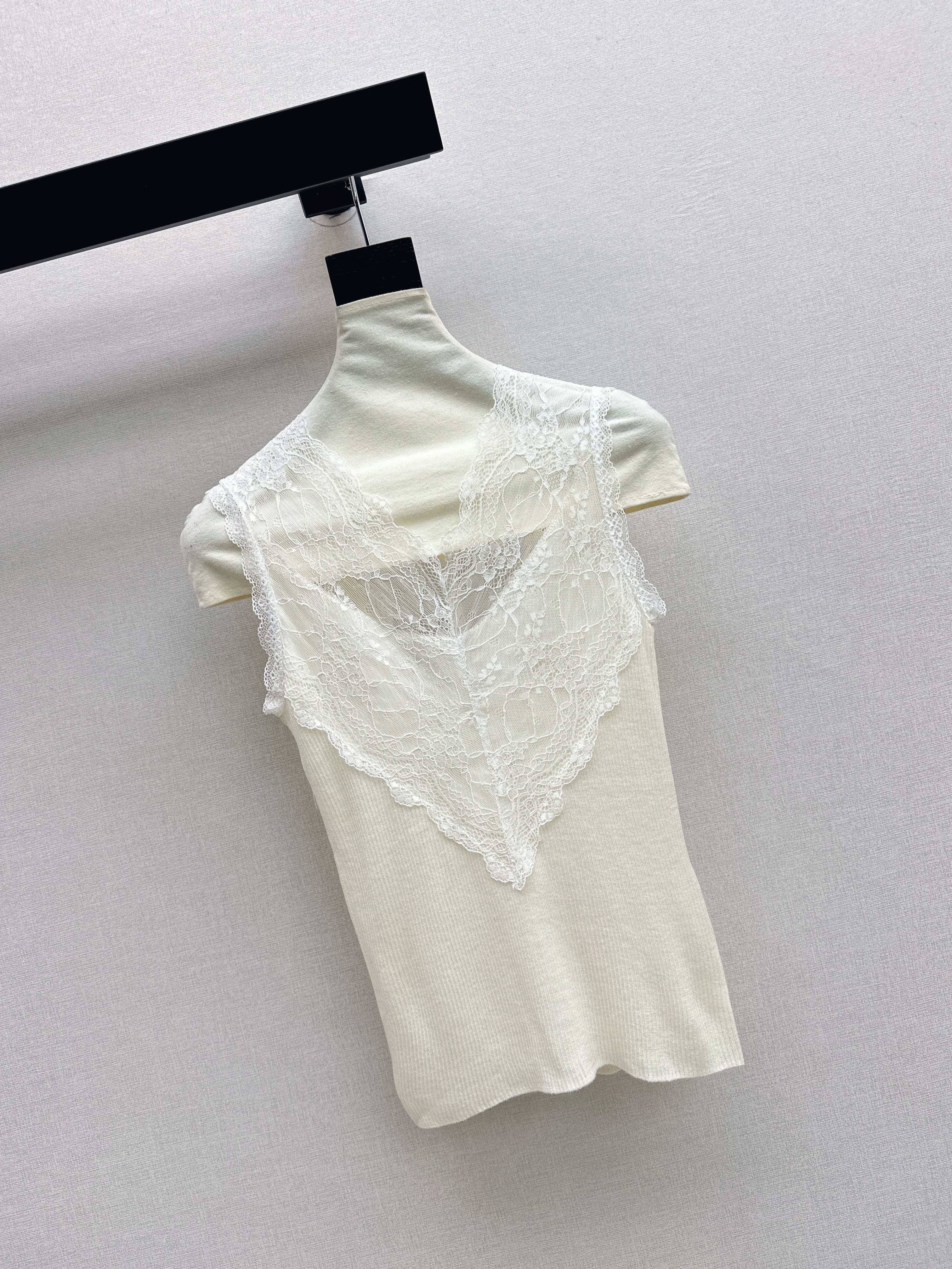 ES 26ss lace contract vest