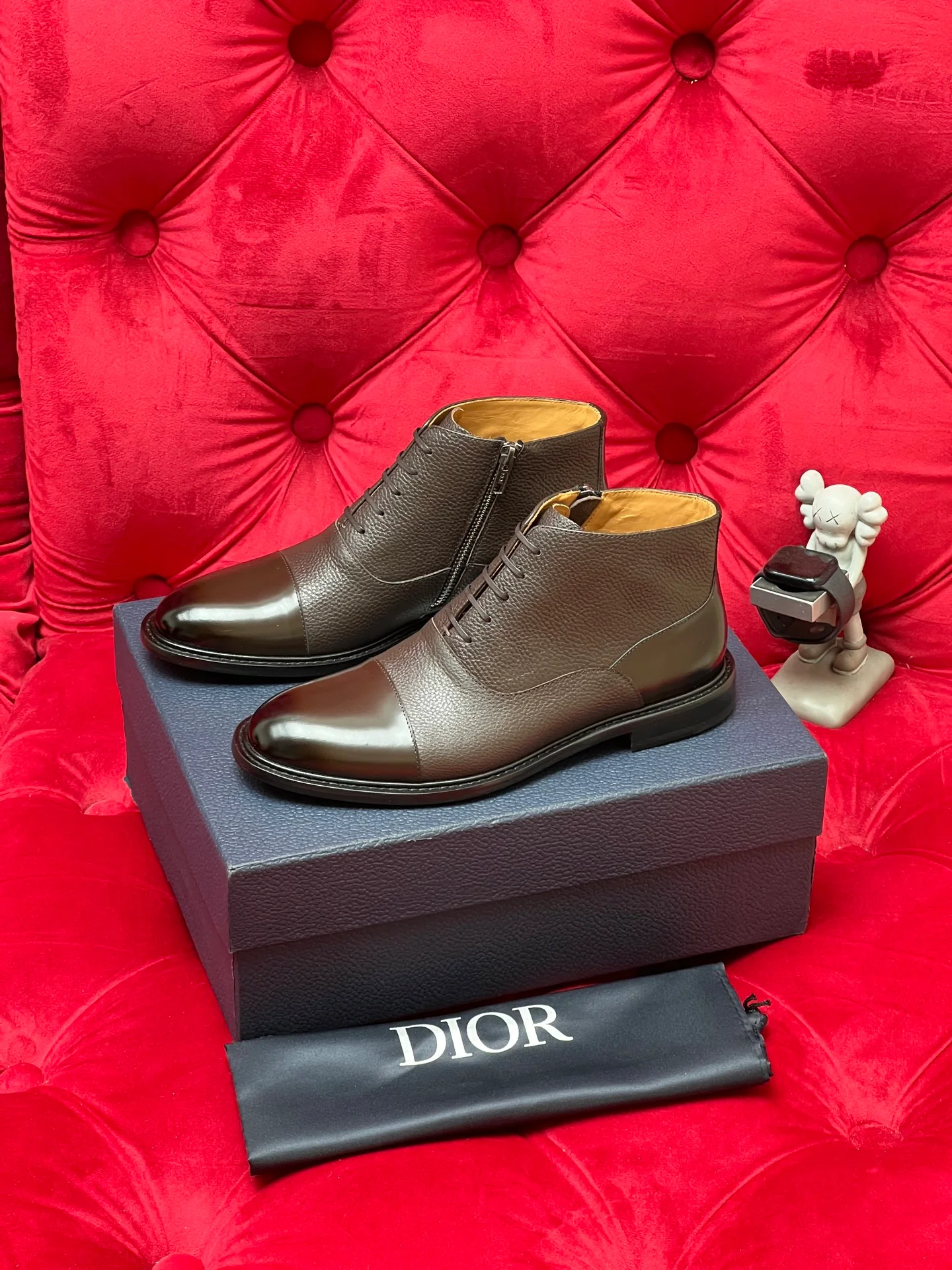 CD leather shoes