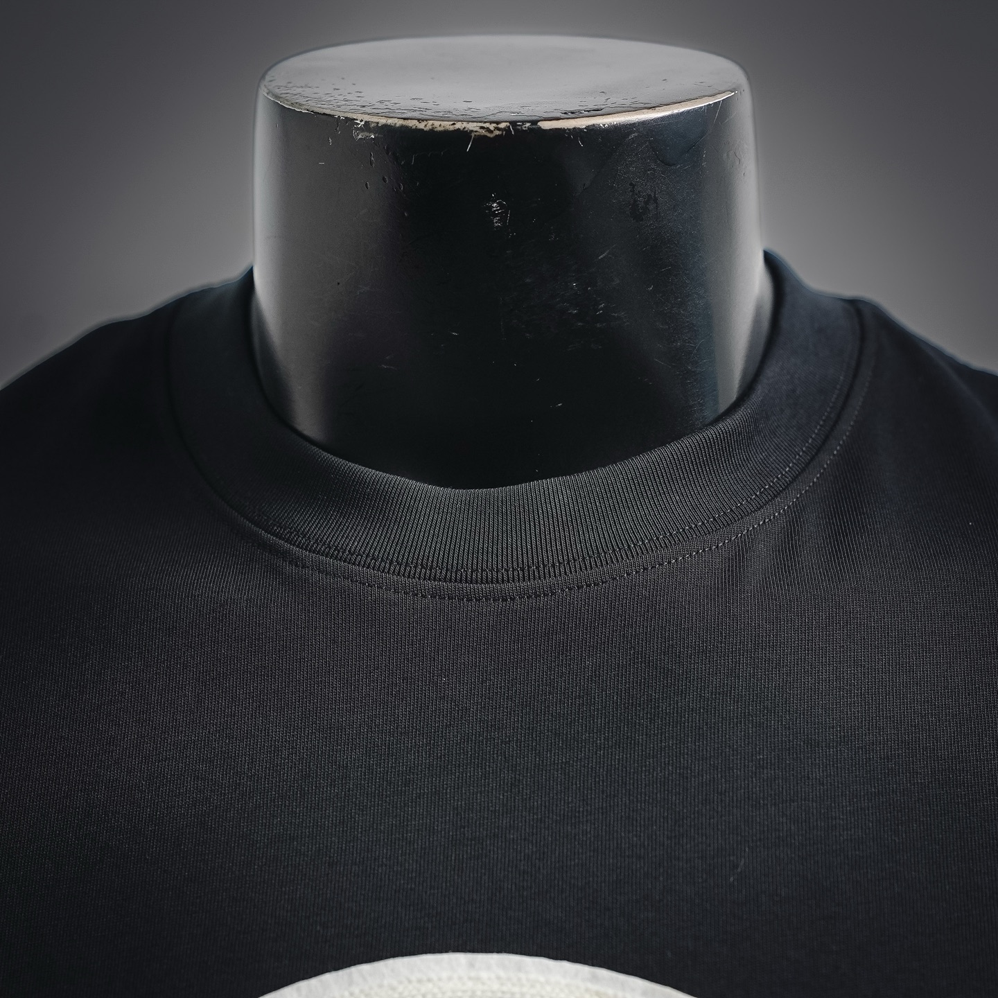 Mon chenille patch t-shirt