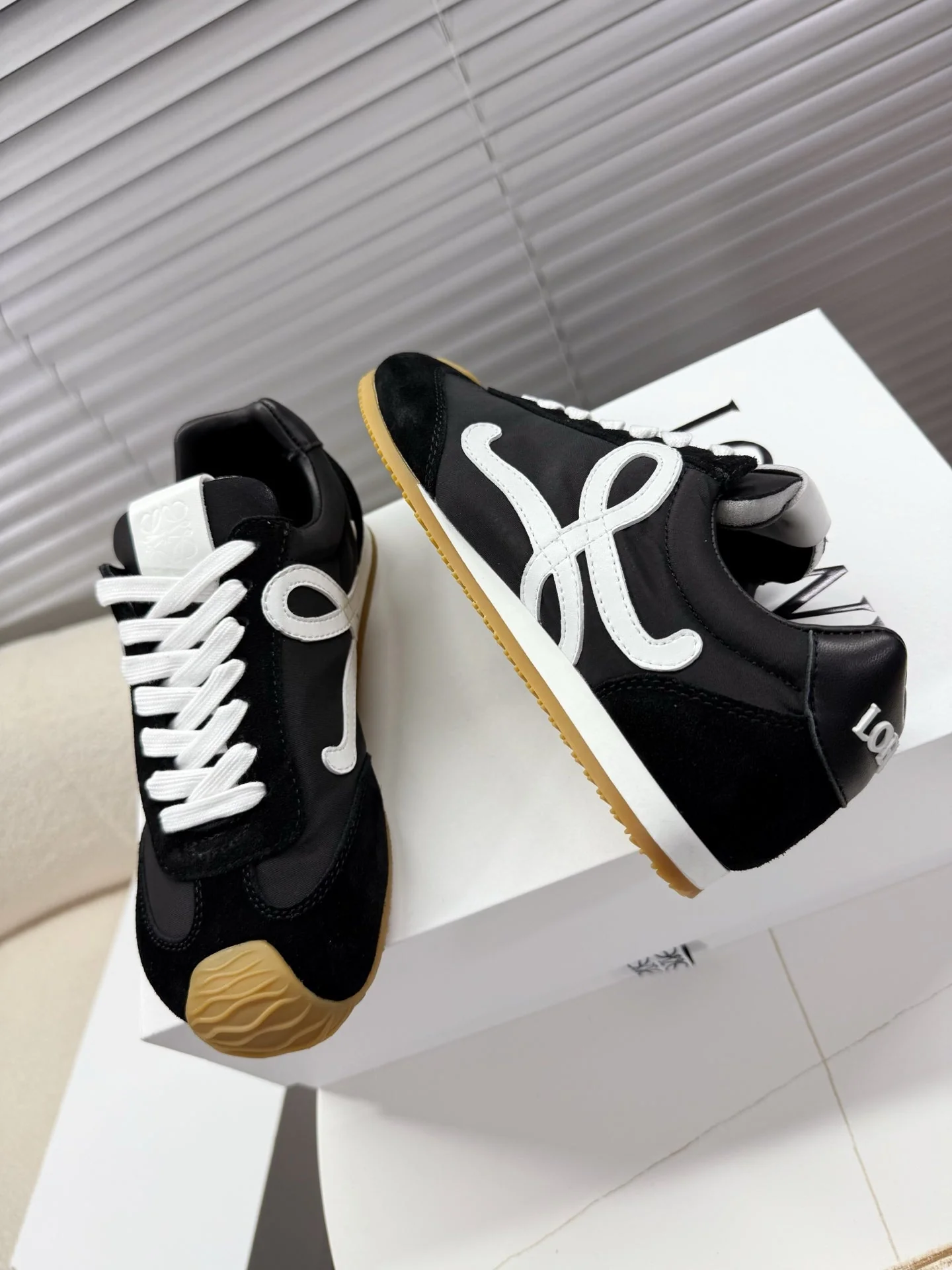 Loe 25fw all-match shoe