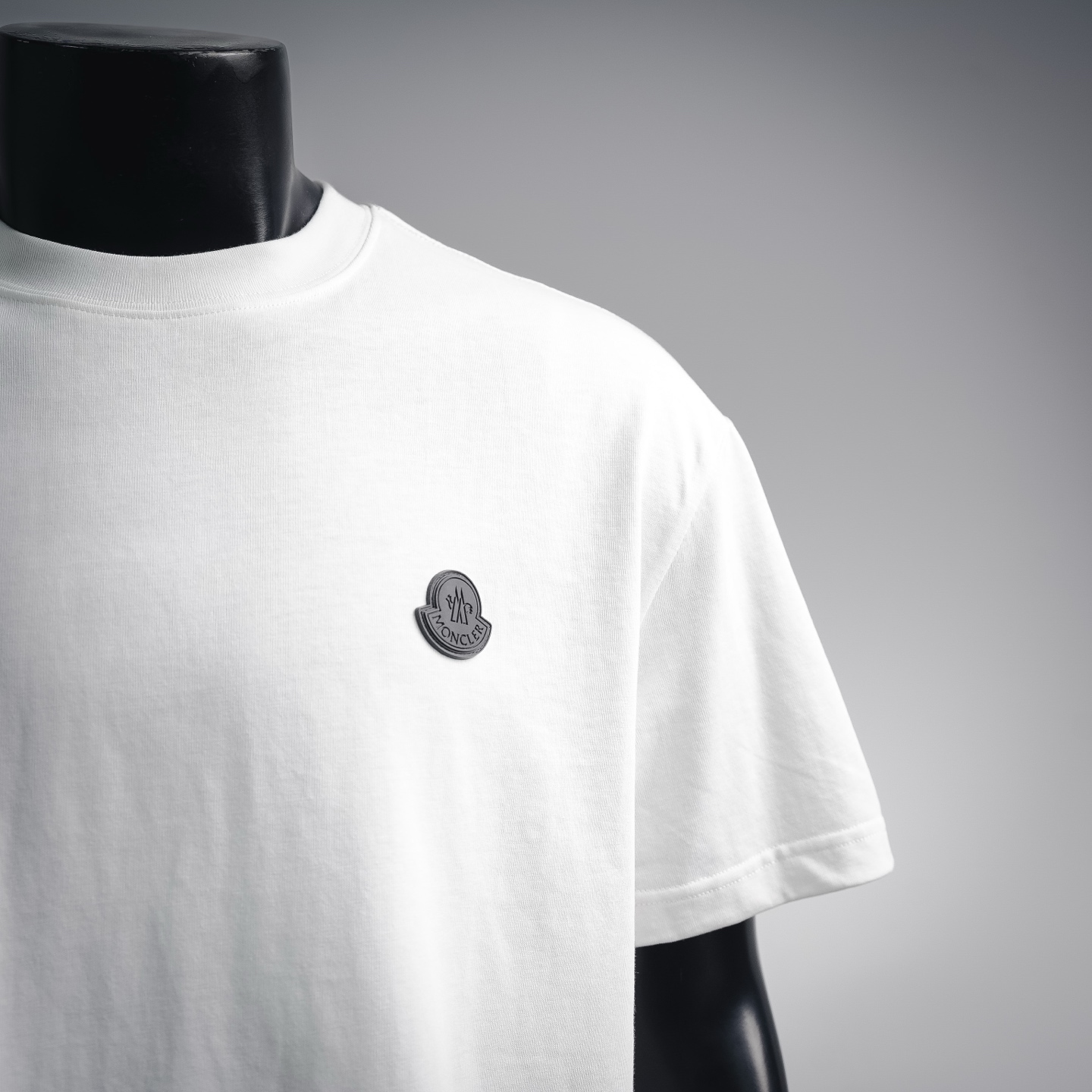 Mon embroiderd badge t-shirt