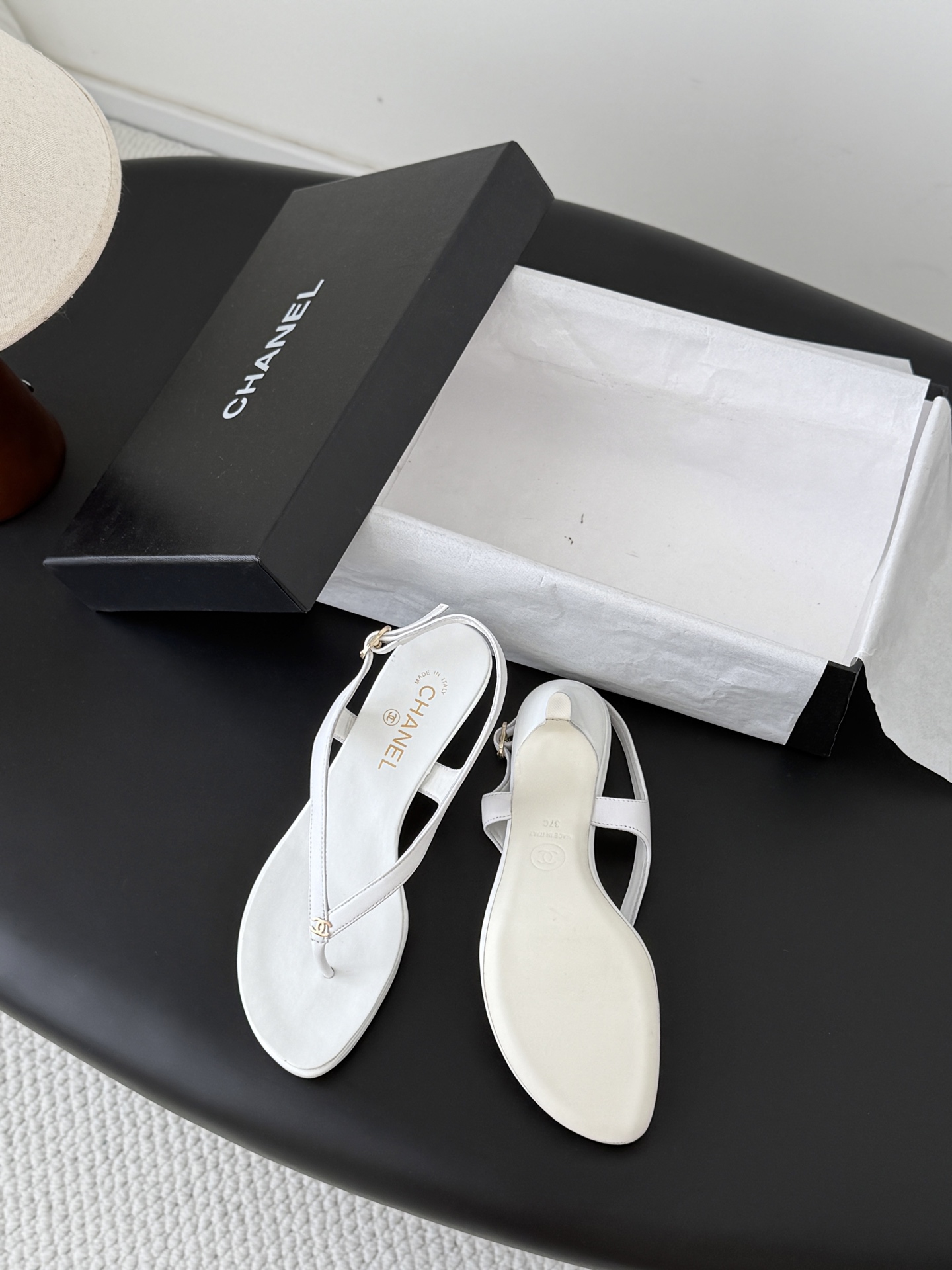 Chan 26C flip-flops sandals