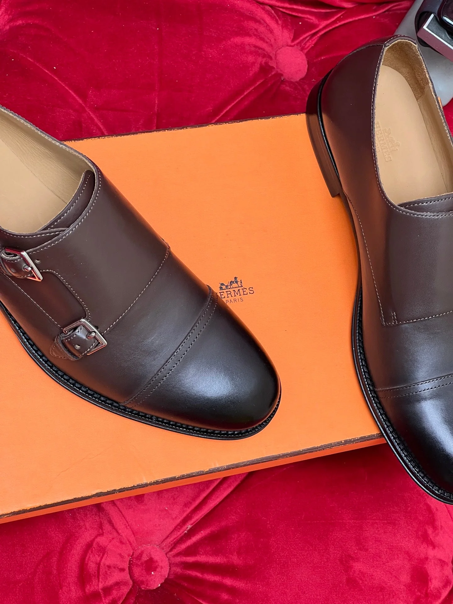 CD leather shoes