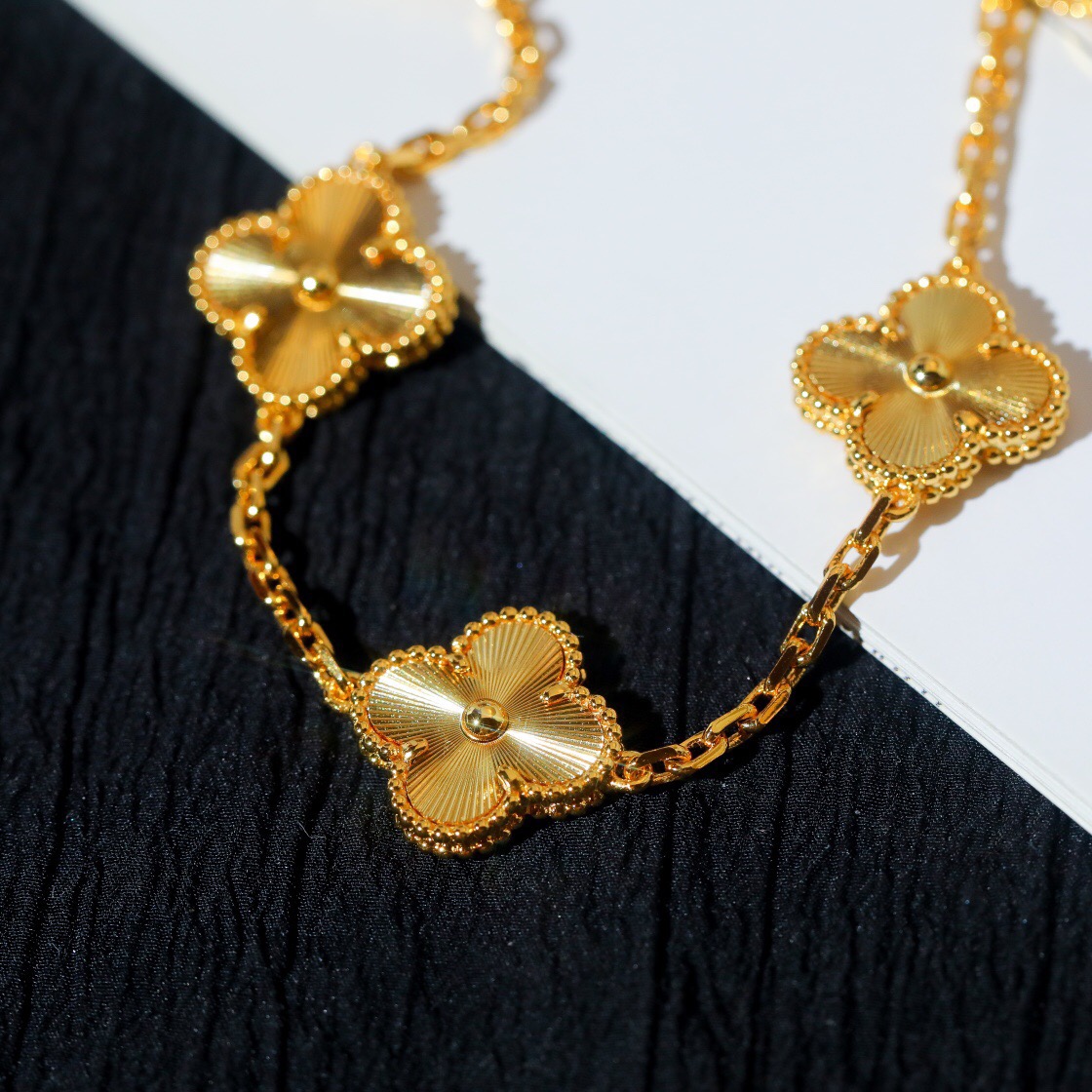 Vca chain bracelet
