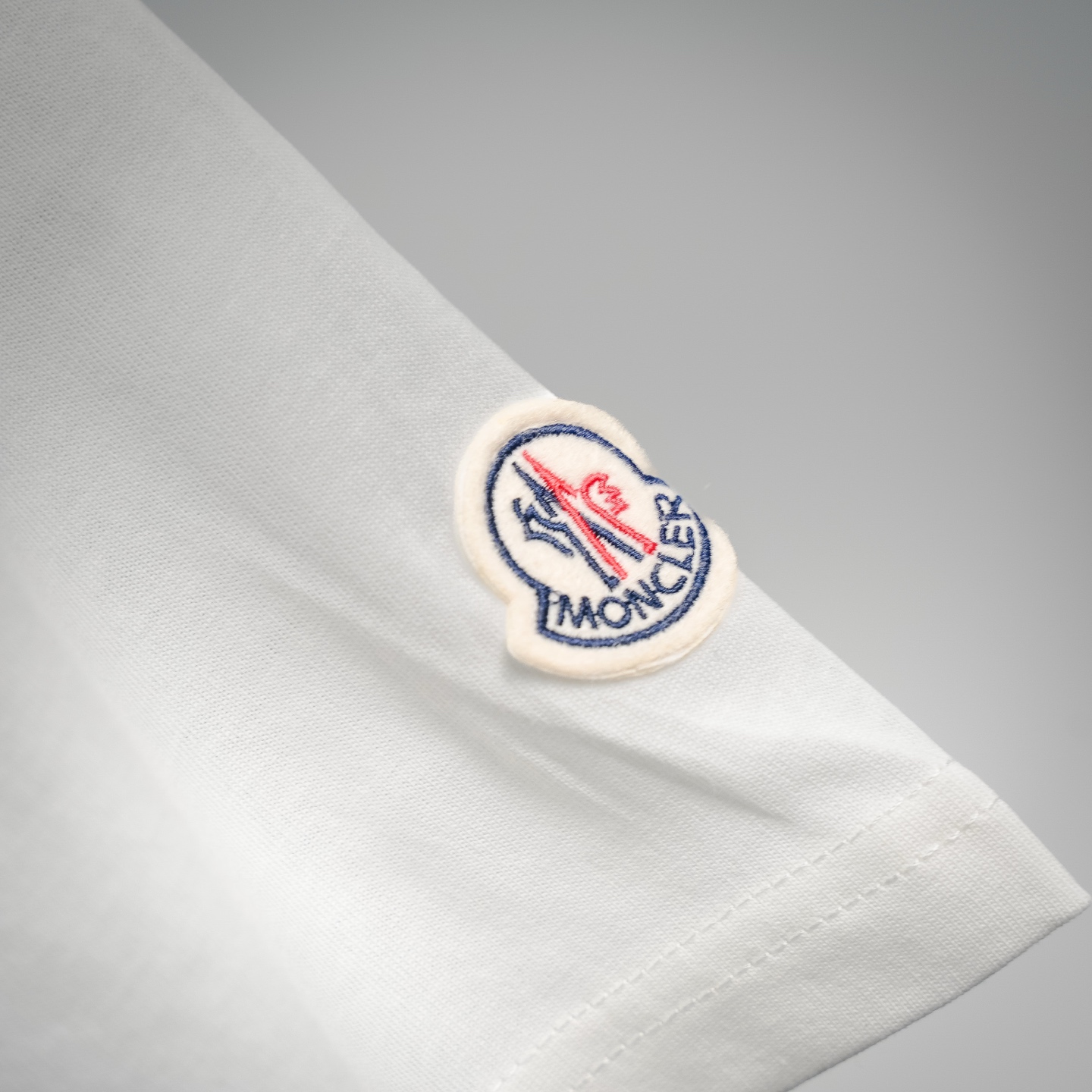 Mon embroidered badge t-shirt