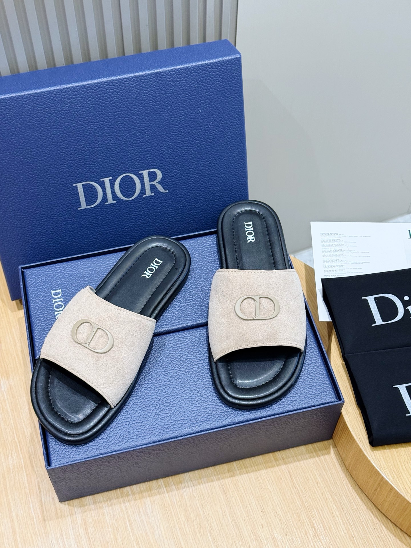 CD slippers