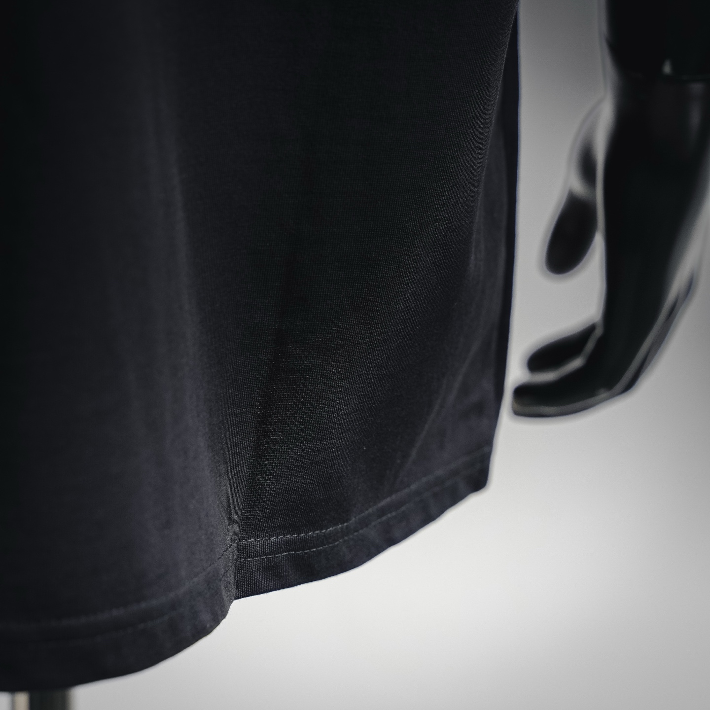 Loe zip pocket t-shirt