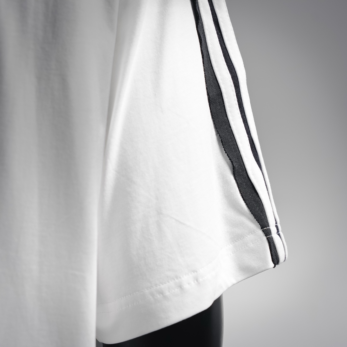 Balen striped shoulder t-shirt