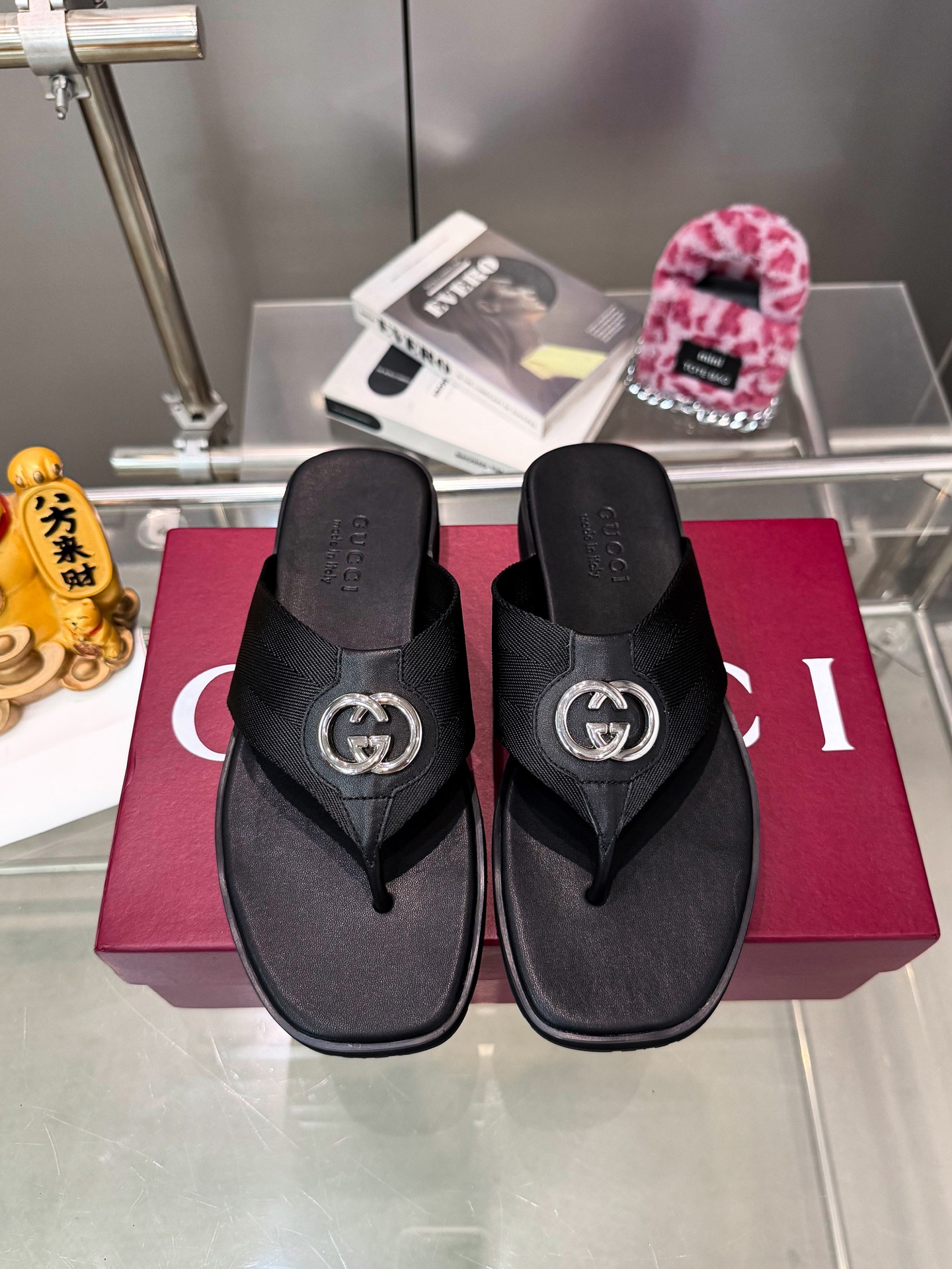 Guc slippers
