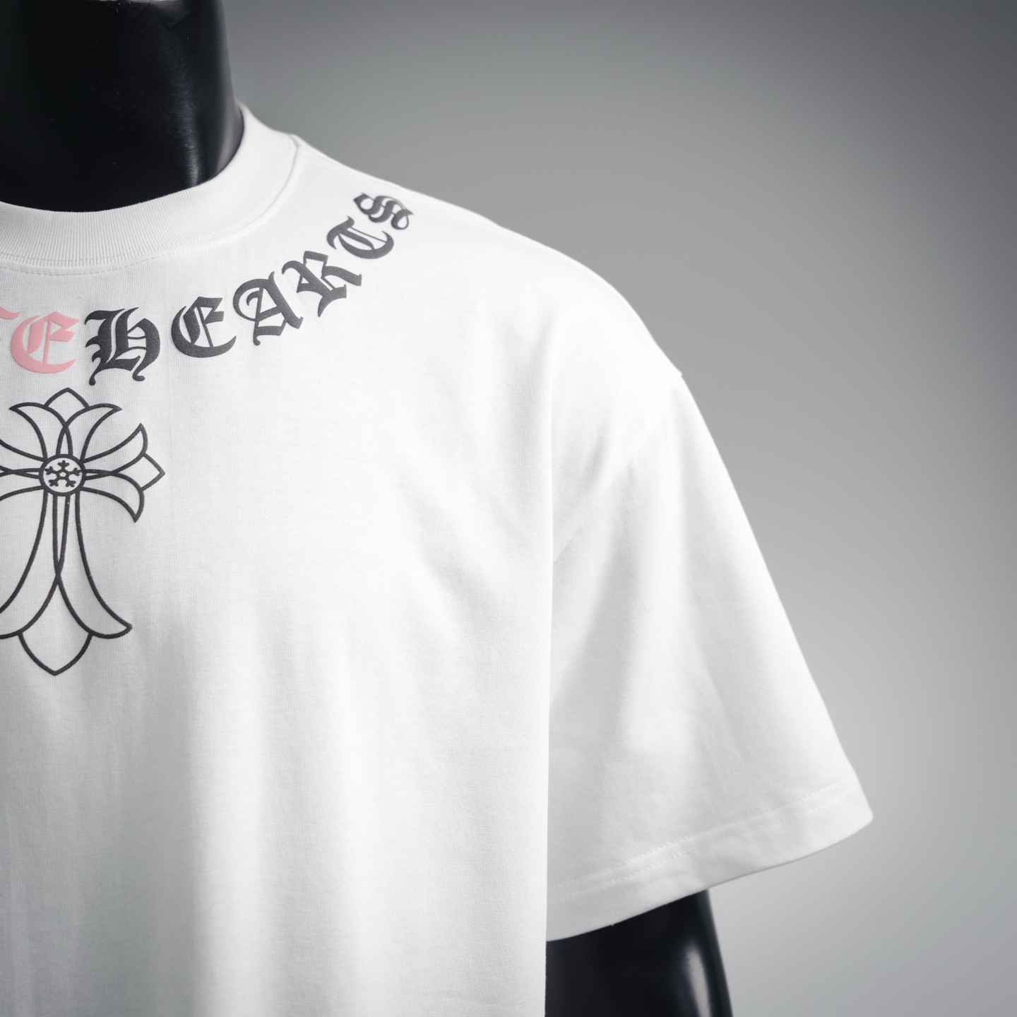 Chrome cross necklace print t-shirt