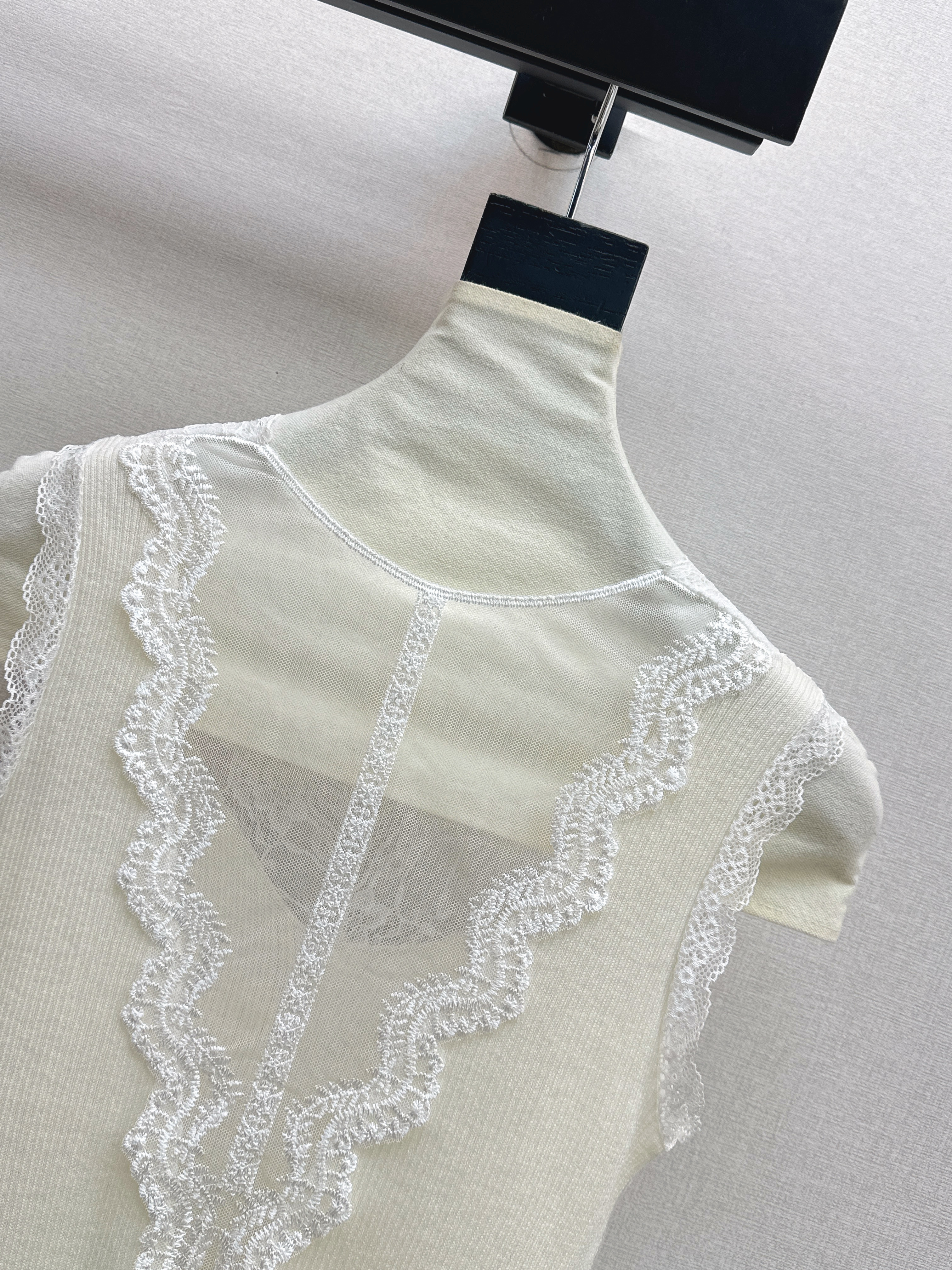 ES 26ss lace contract vest