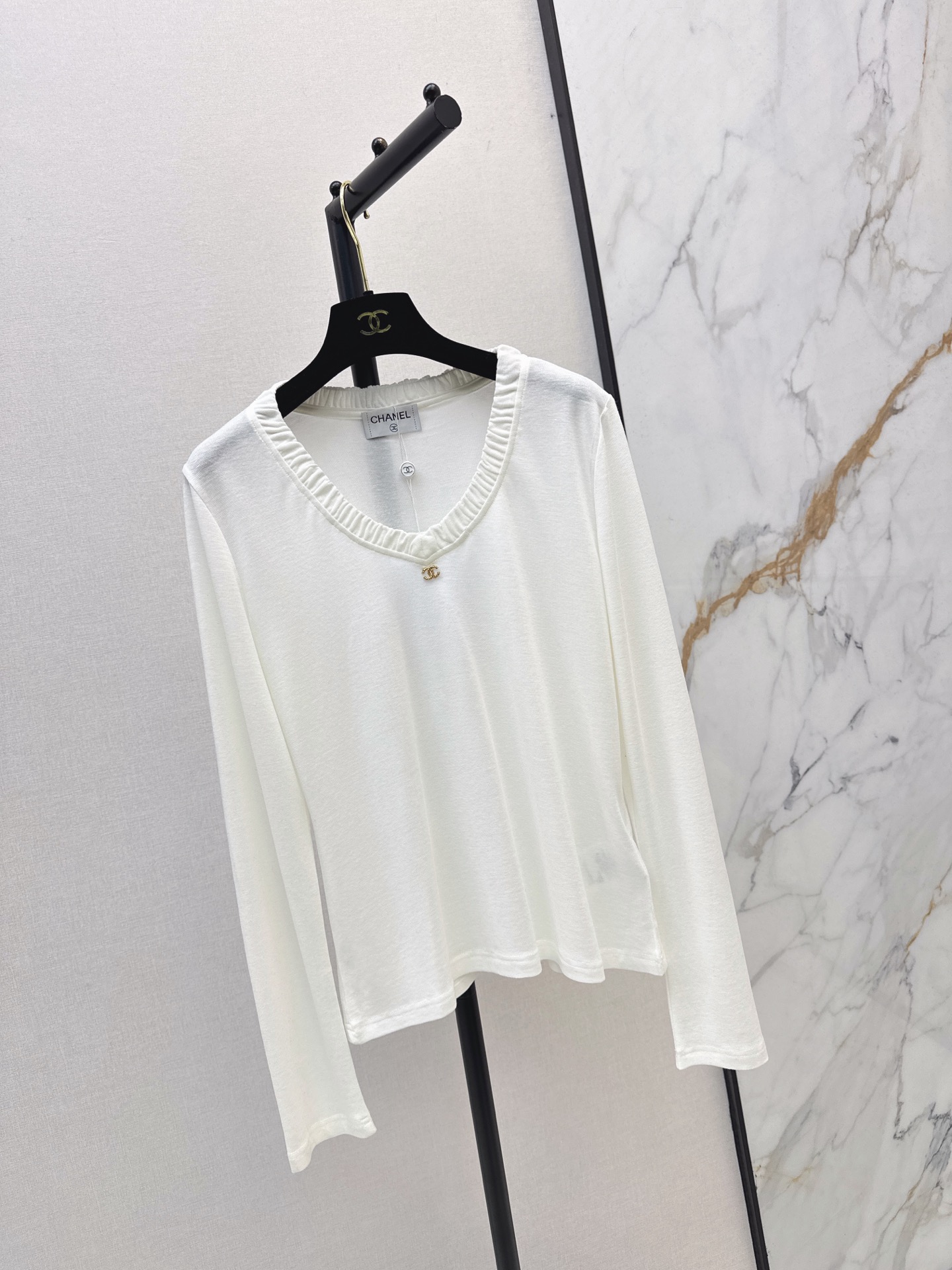 Chan 26fw ruffle basic tee