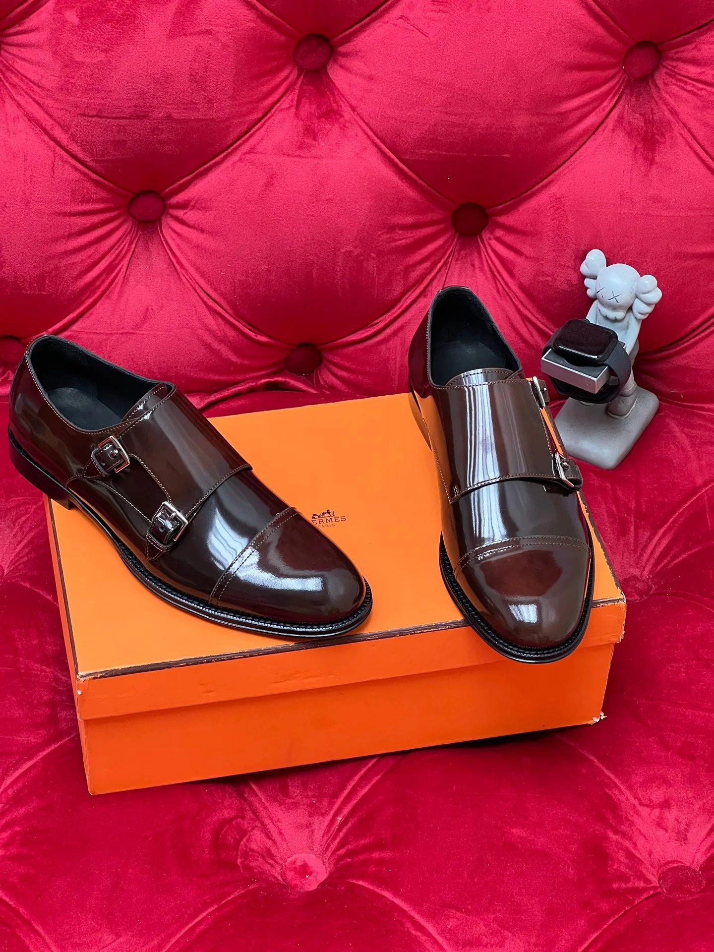 CD leather shoes