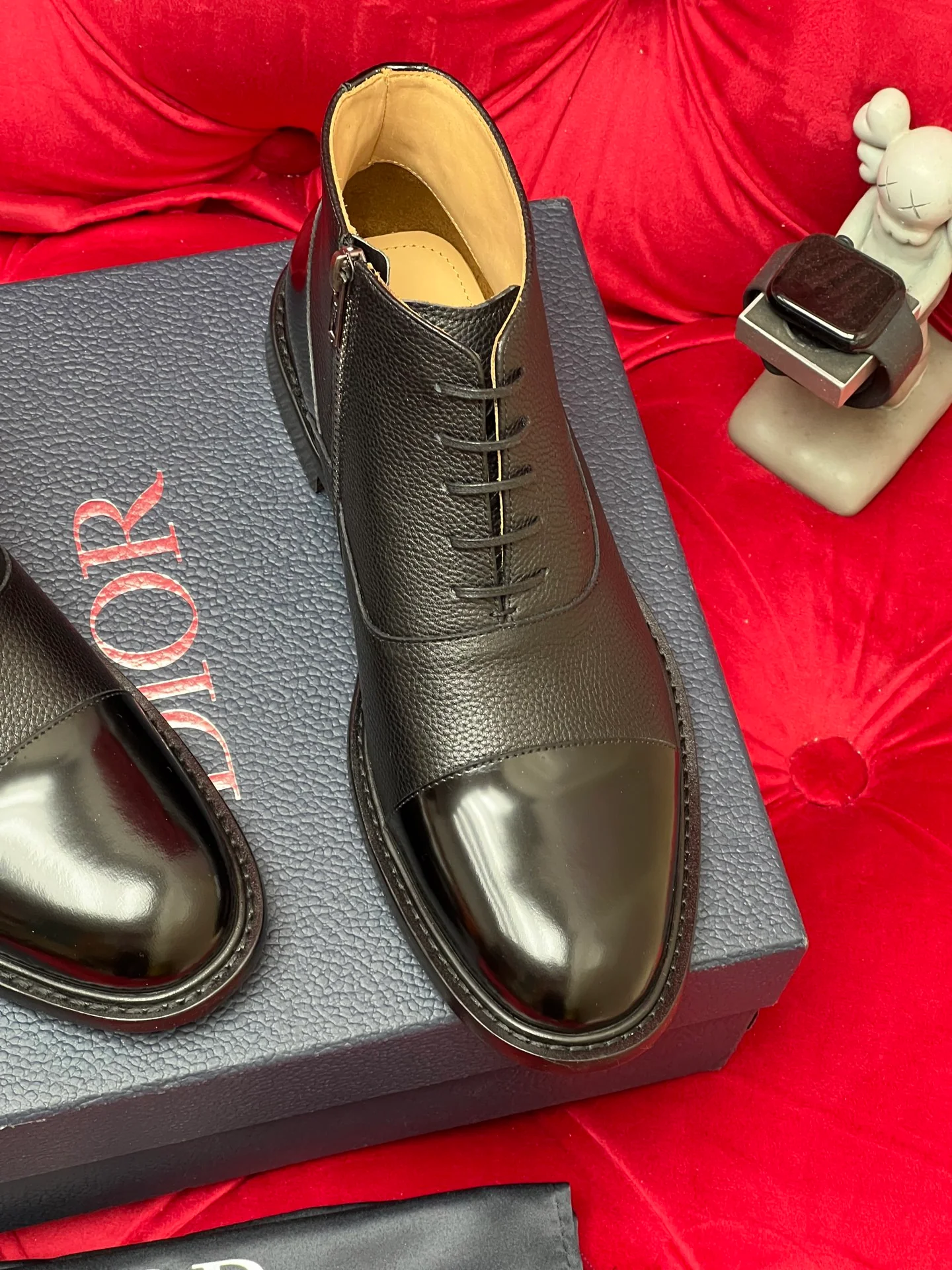CD leather shoes
