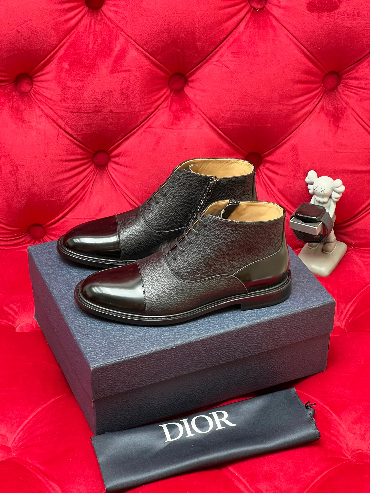 CD leather shoes