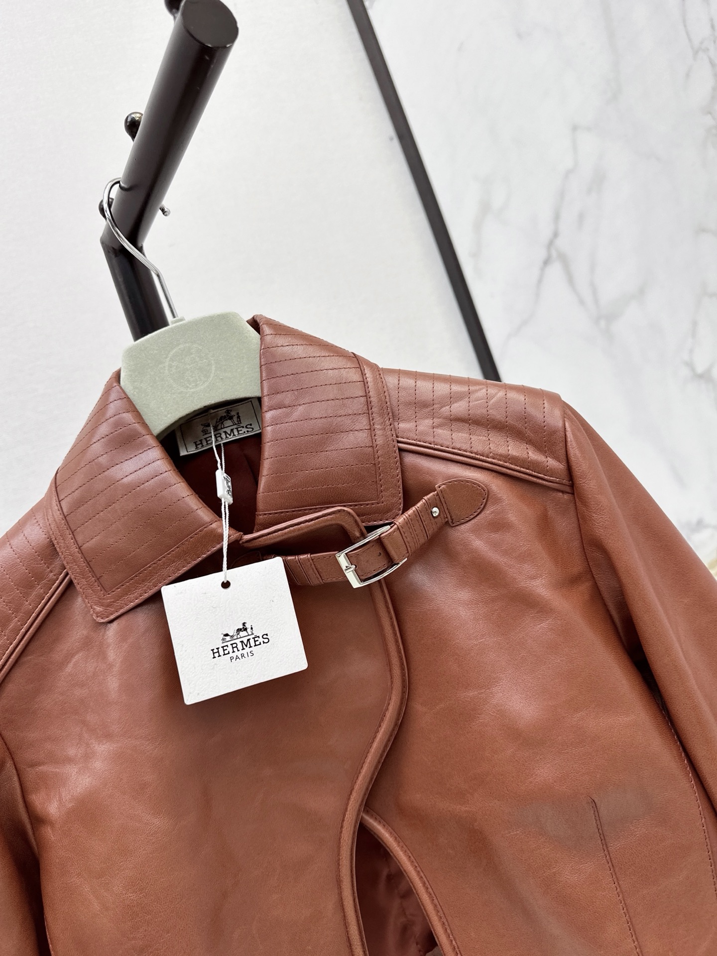 Her 26fw cropped leather jacket