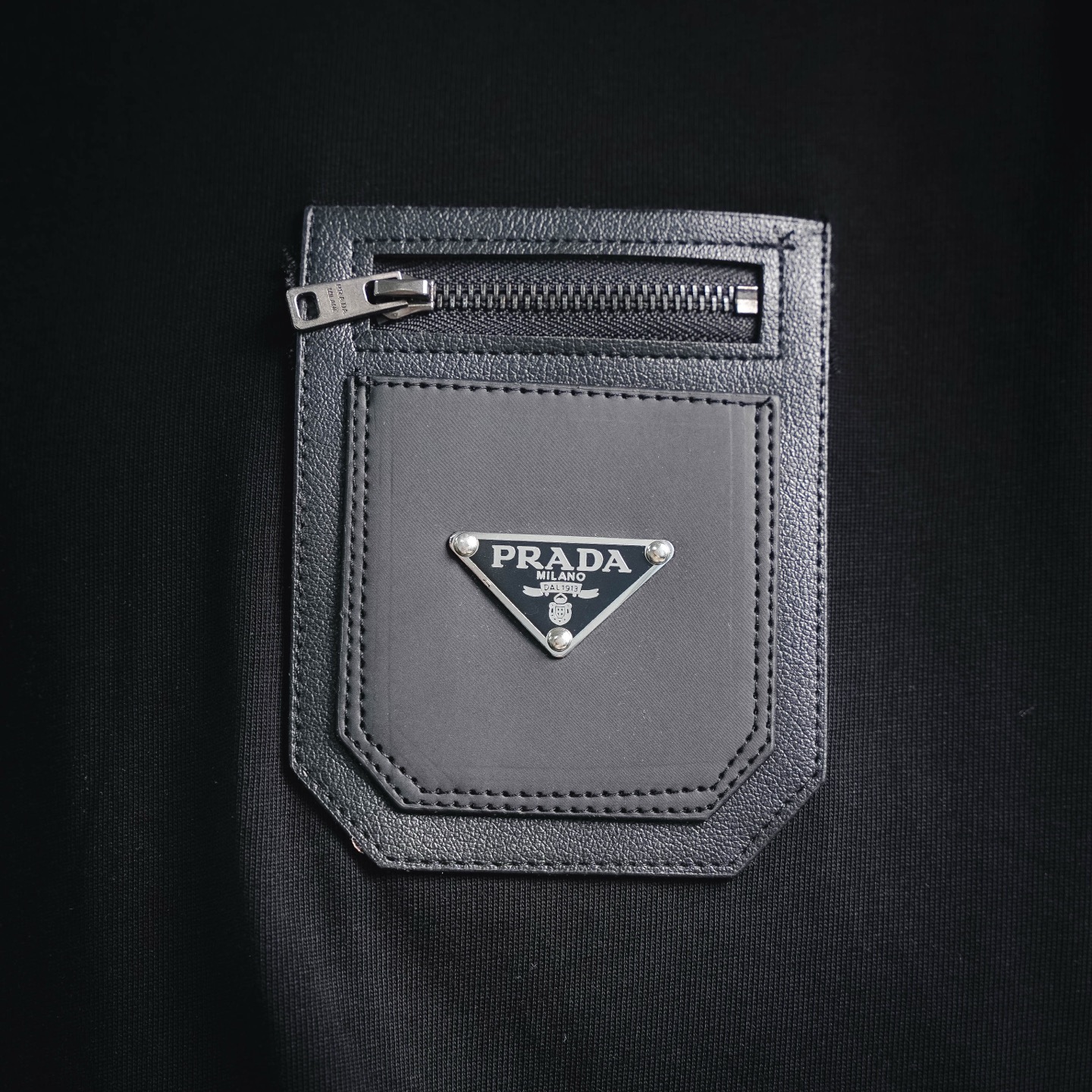 Pra leather pockets t-shirt