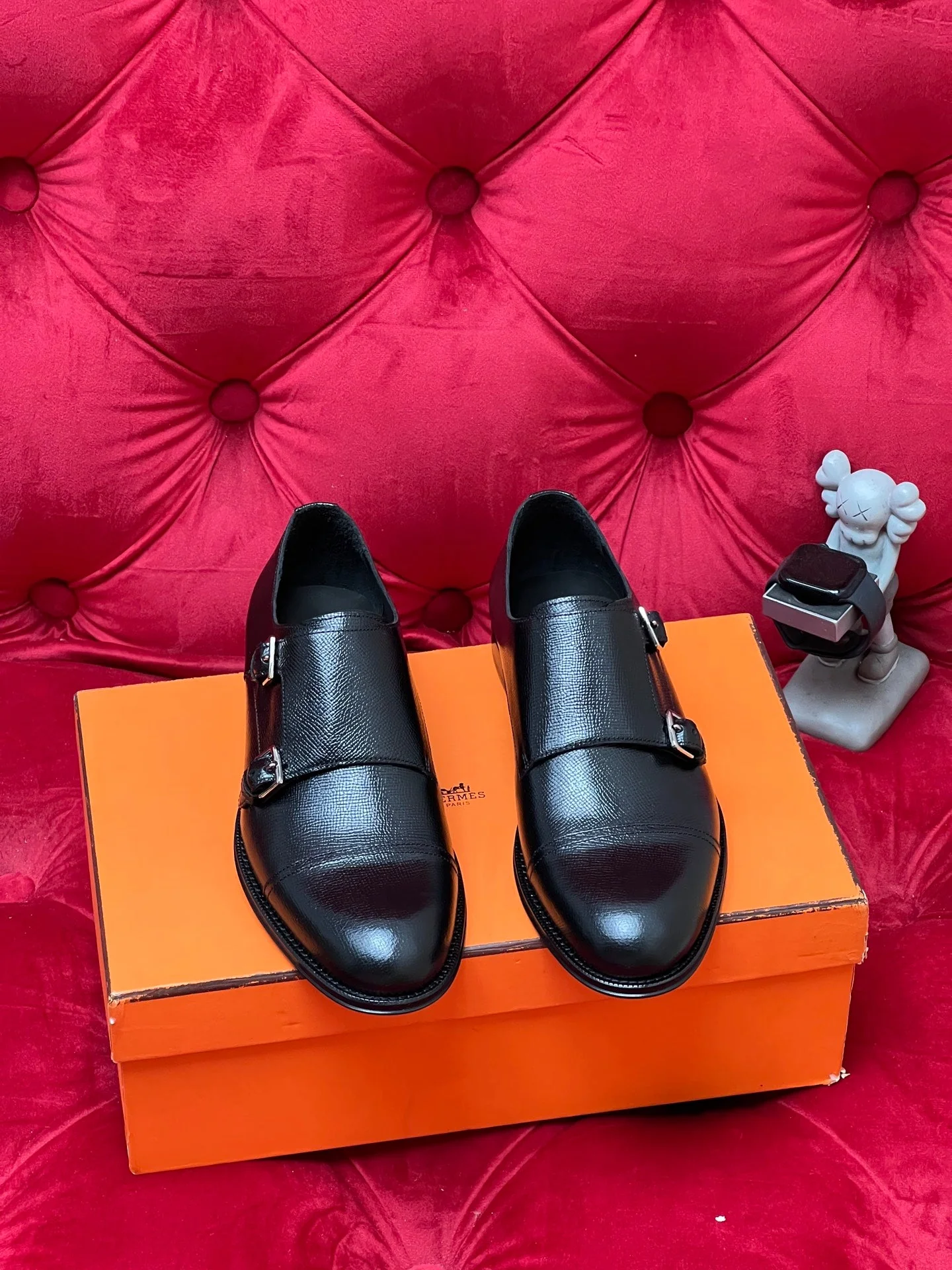 CD leather shoes